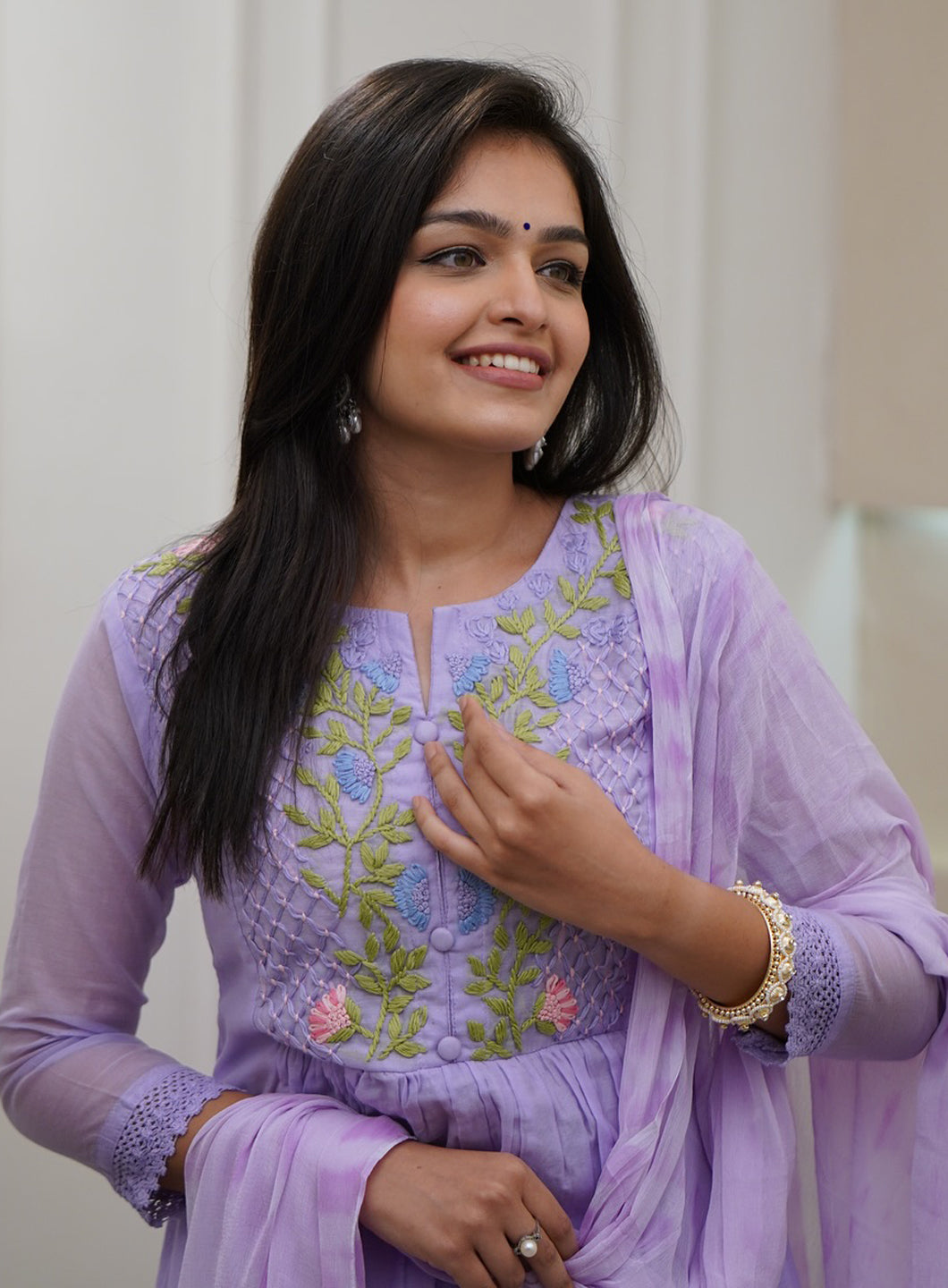 Lavender Kurta Pant Set With Heavy Thread Embroidery Work