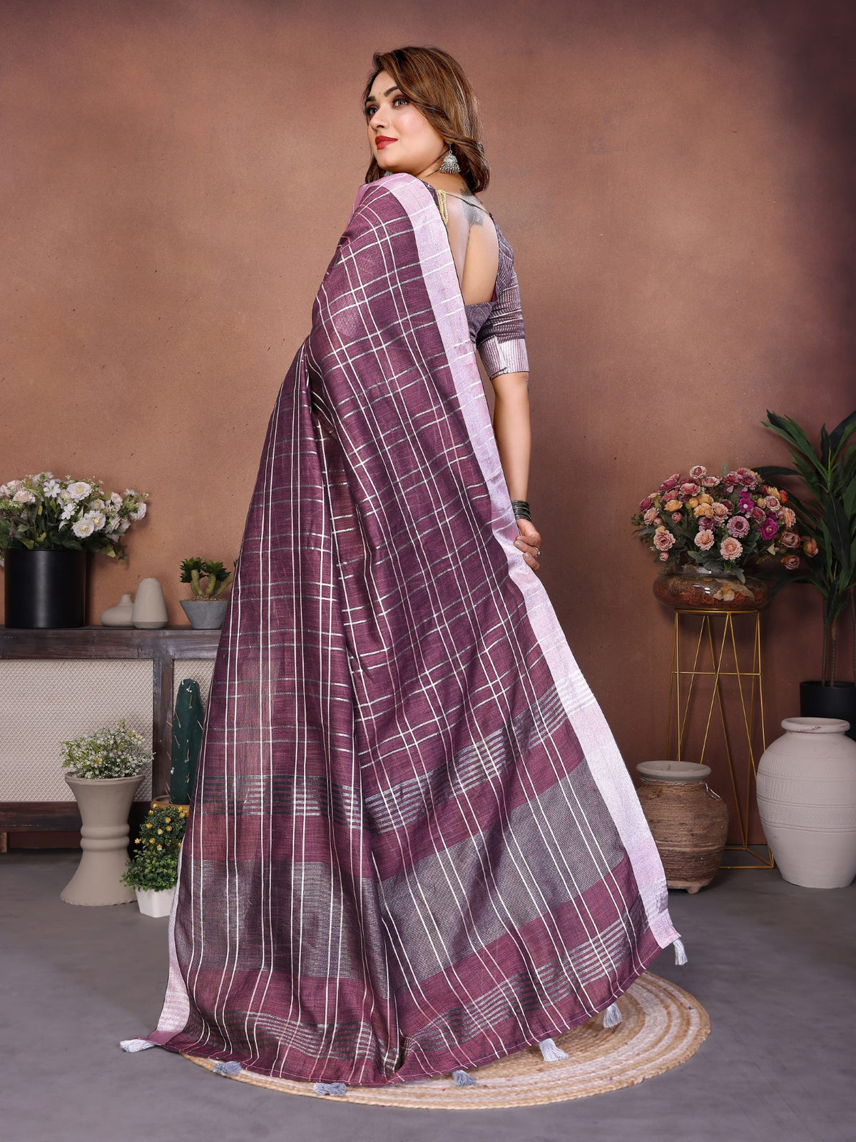 Lavender Linen Saree With Traditional Weaving