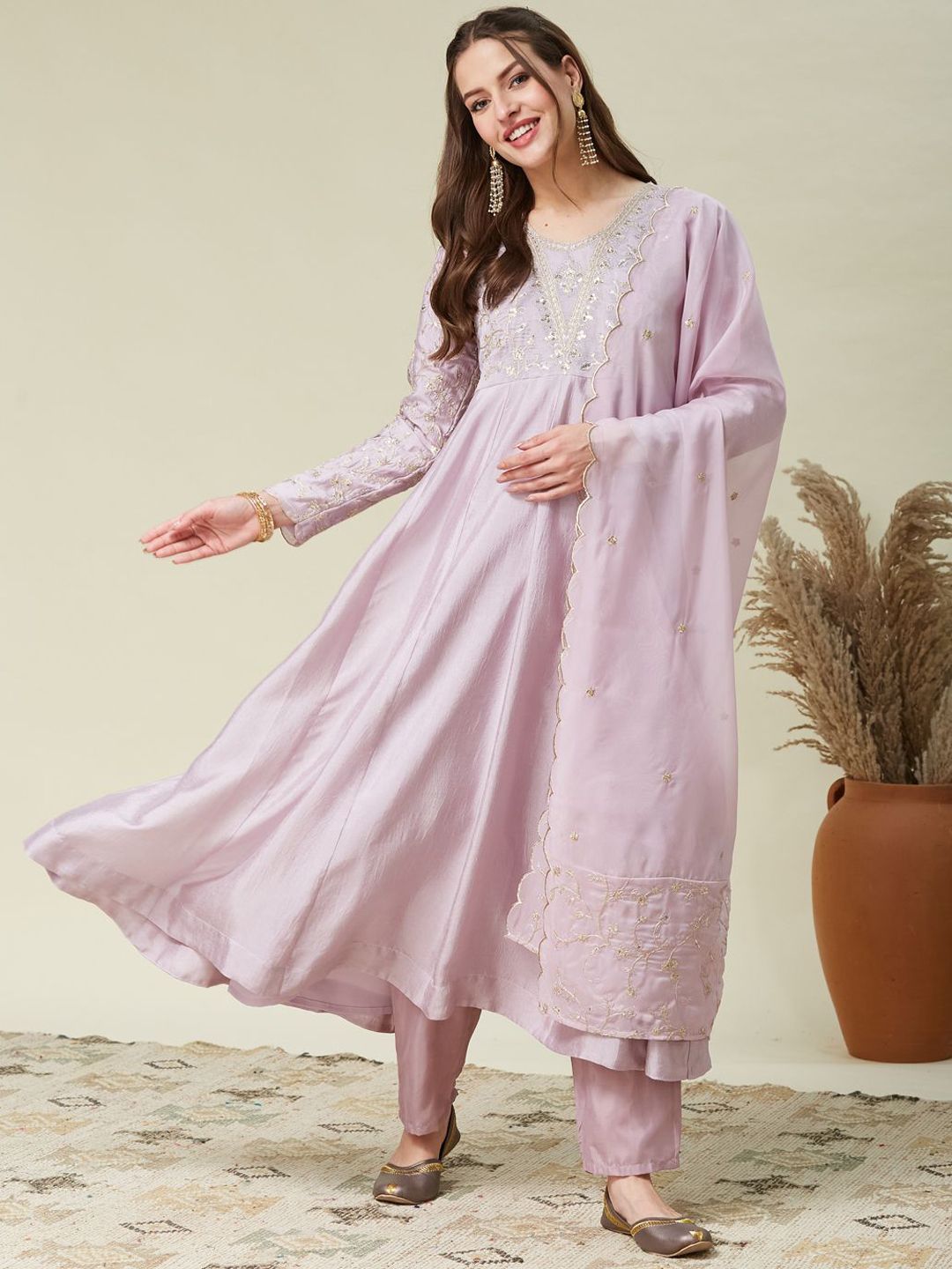 Lavender Vichitra Silk Kurta Pant Set With Heavy Thread Embroidery Work