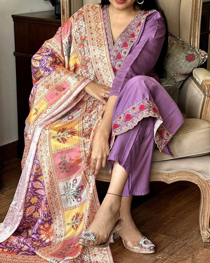 Lavender Viscose Chanderi Kurta Pant Set With Embroidery Work