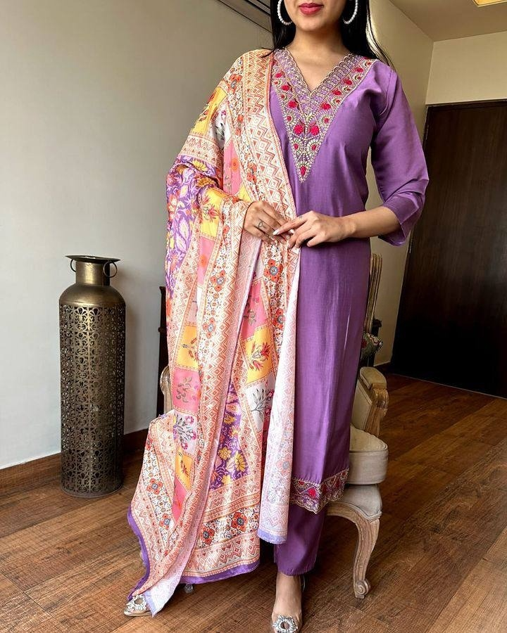 Lavender Viscose Chanderi Kurta Pant Set With Embroidery Work