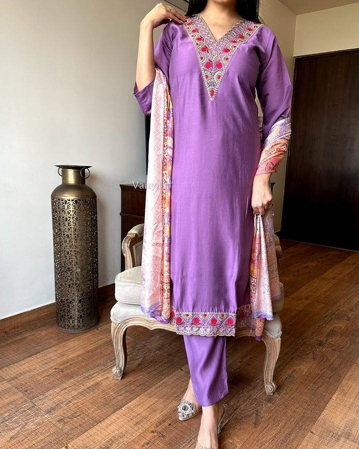 Lavender Viscose Chanderi Kurta Pant Set With Embroidery Work