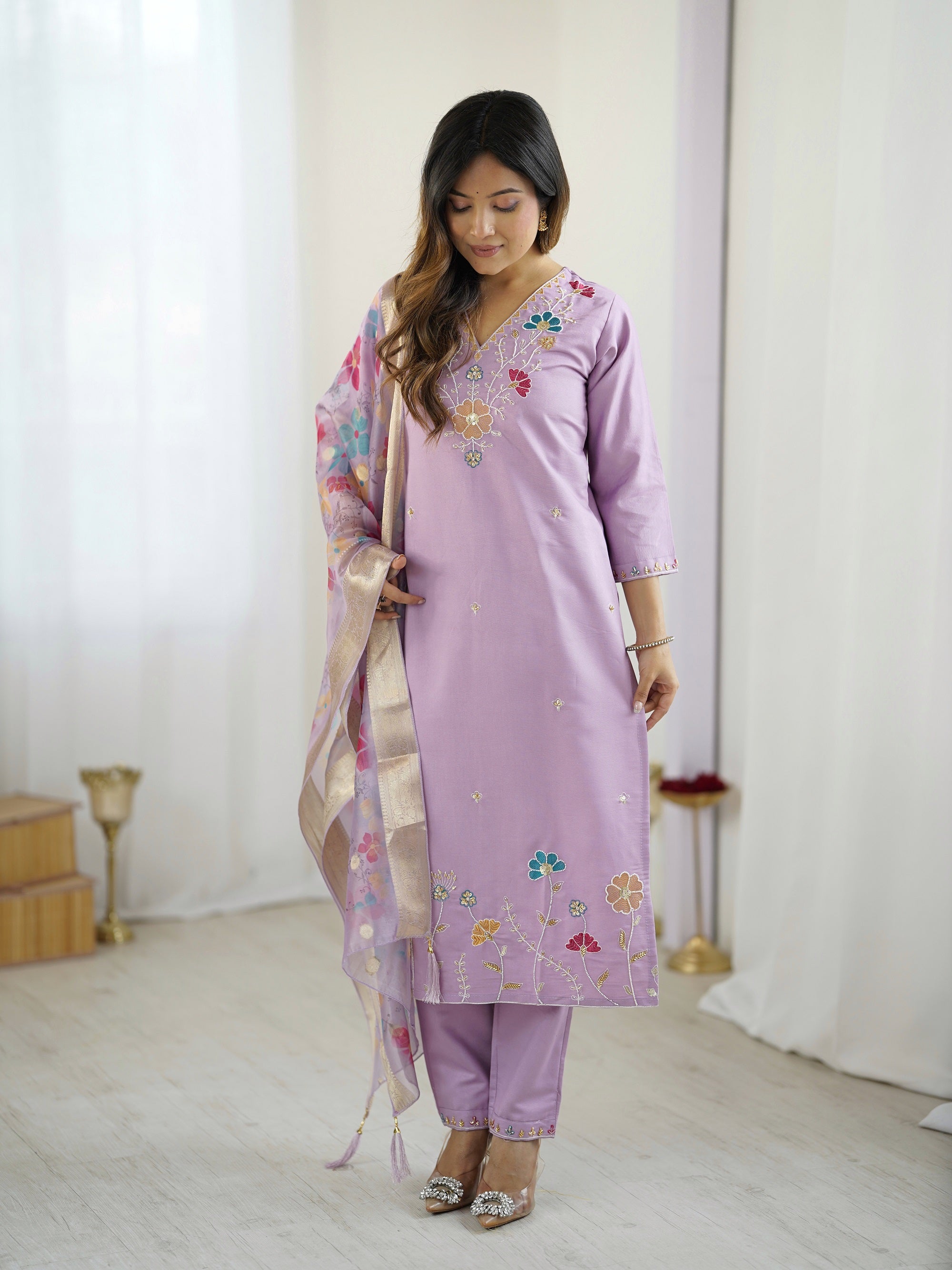 Lavender Viscose Gadhval Silk Kurta Pant Set With Thread Embroidered With Beads Work