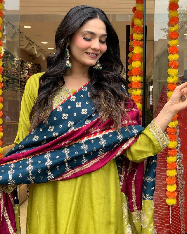 Lemon Kurta Pant Set With Heavy Thread Embroidery Work With Jacquard Dupatta