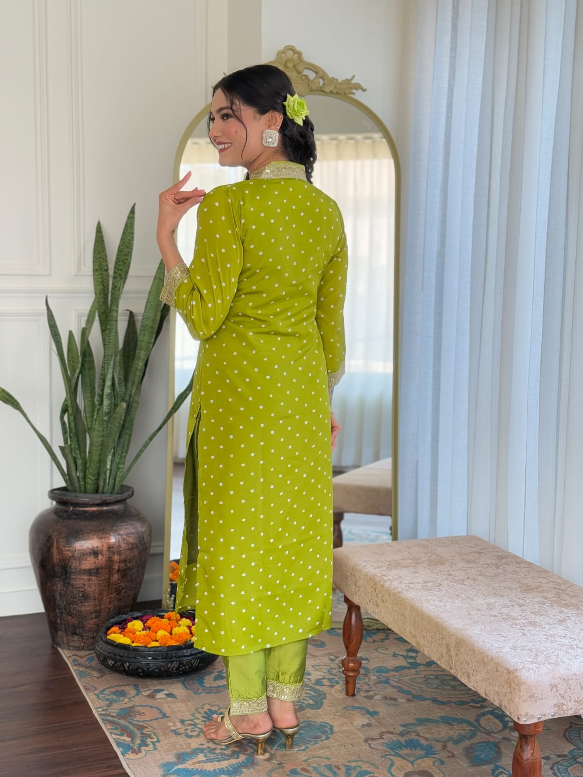 Lime Muslin Silk Kurta Pant Set With Print With Thread Embroidery Work