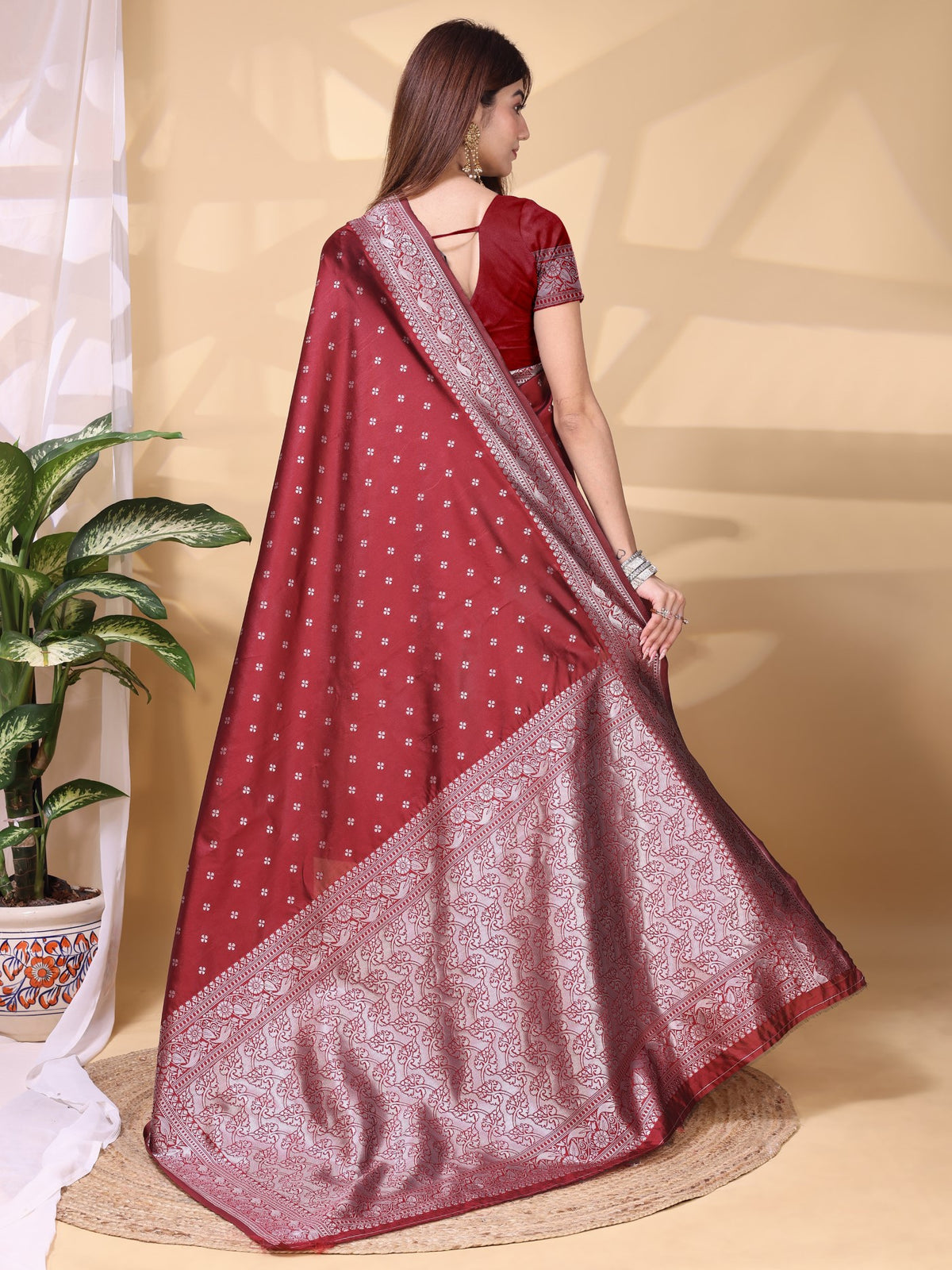 Maroon Lichi Silk Saree With Classic Weaving