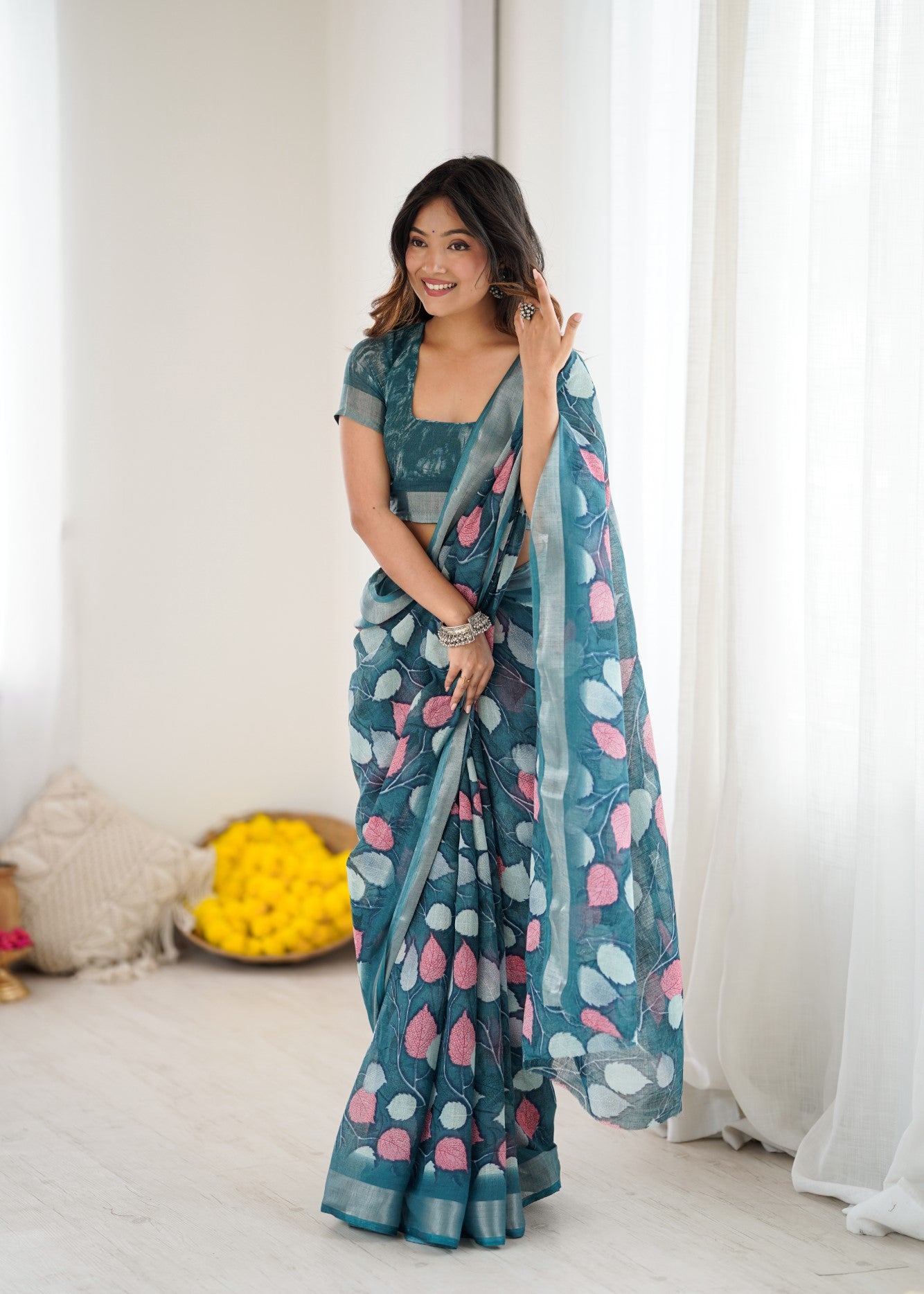 Morpich Linen Patta Saree With Printed Design