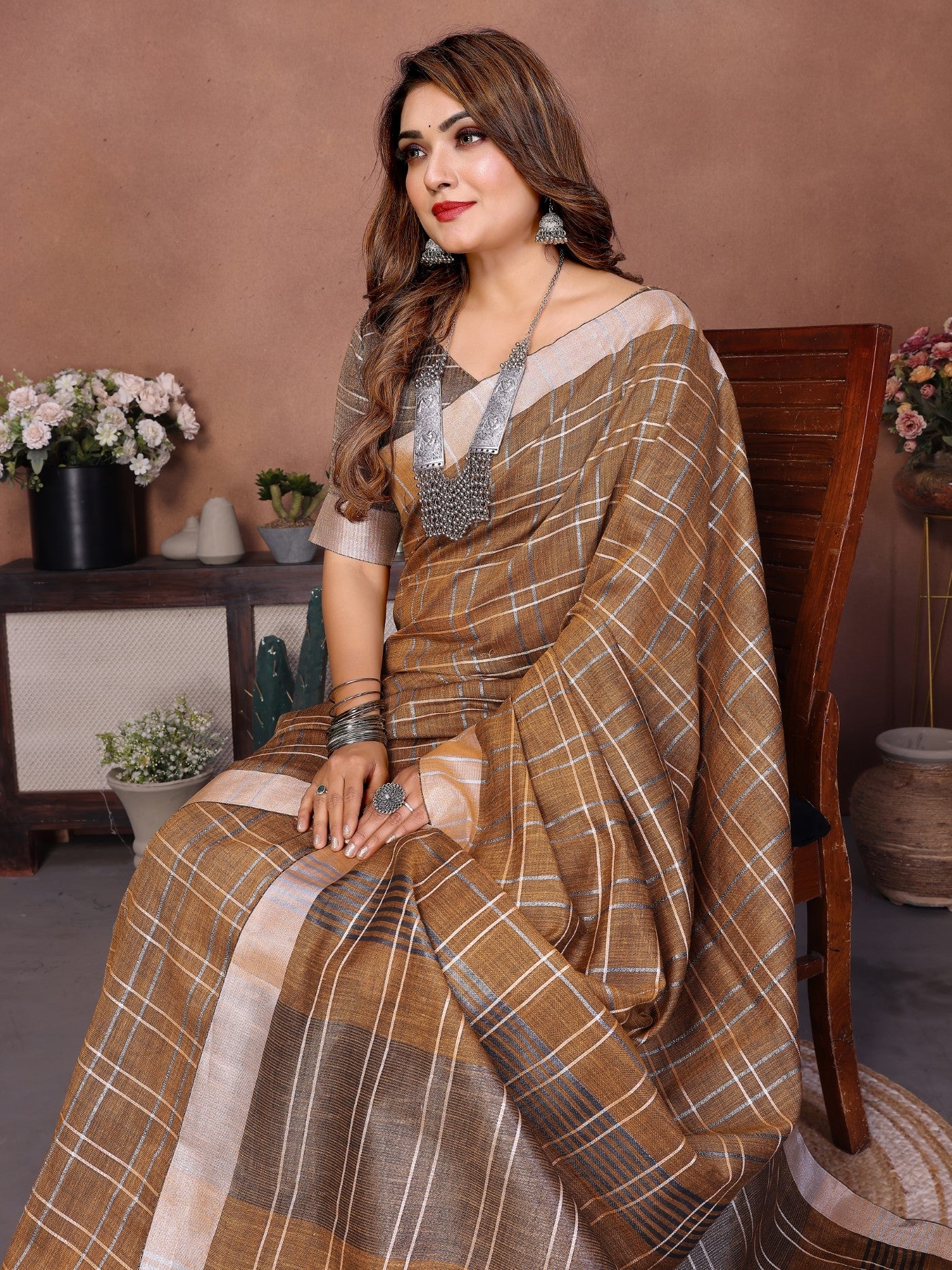 Mahendi Linen Saree With Traditional Weaving