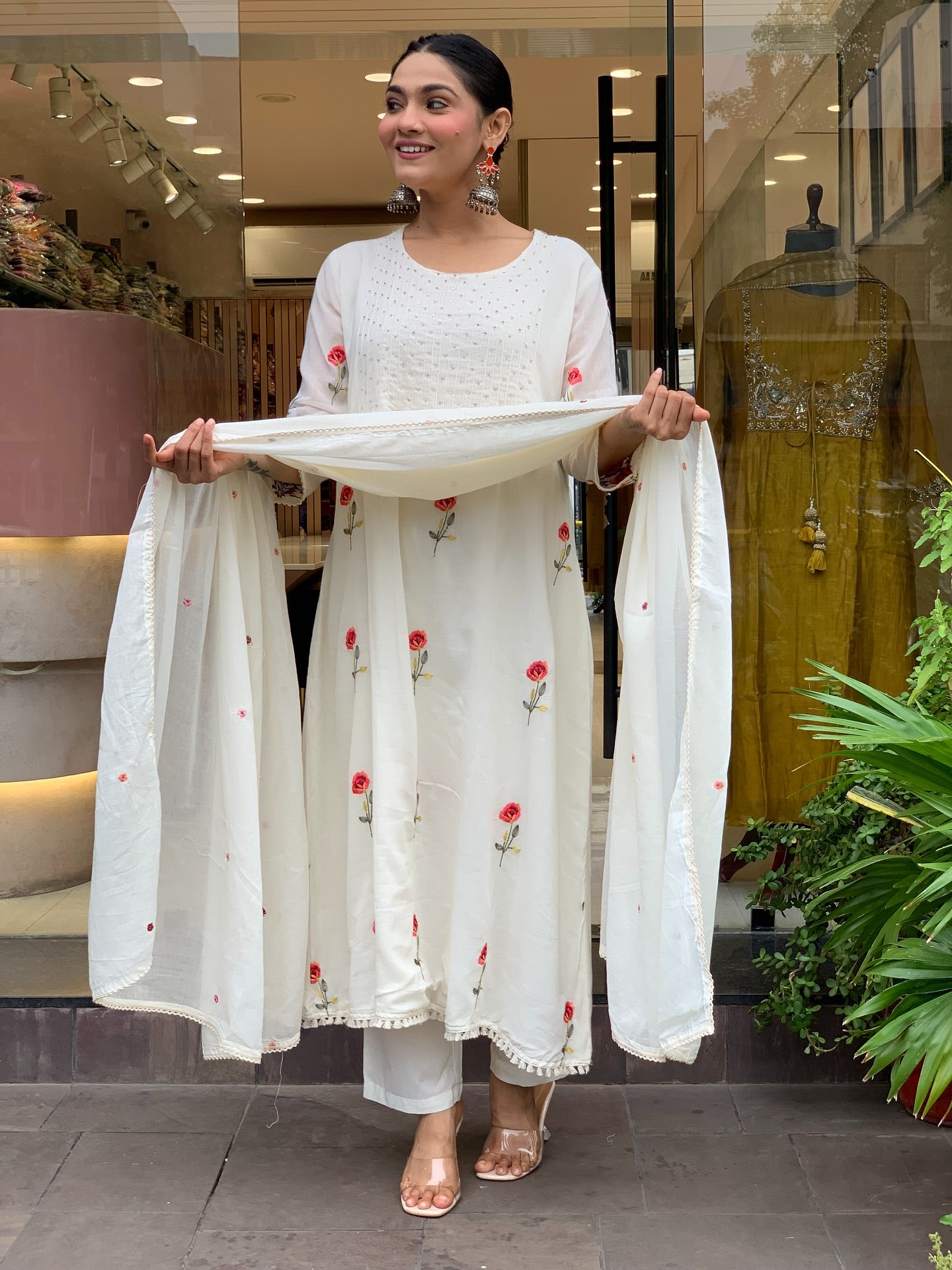 Off White Chanderi Silk Kurta Pant Set With Heavy Thread Embroidery Work
