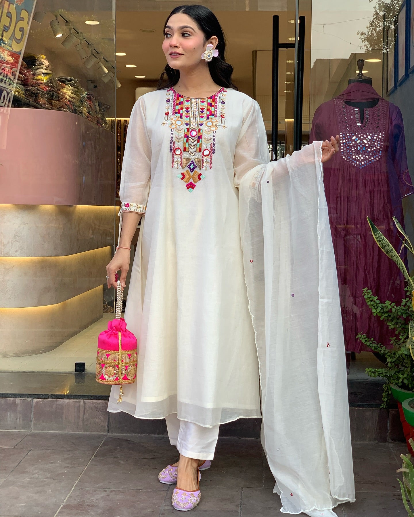 Off White Kurta Pant Set With Heavy Thread Embroidery Work