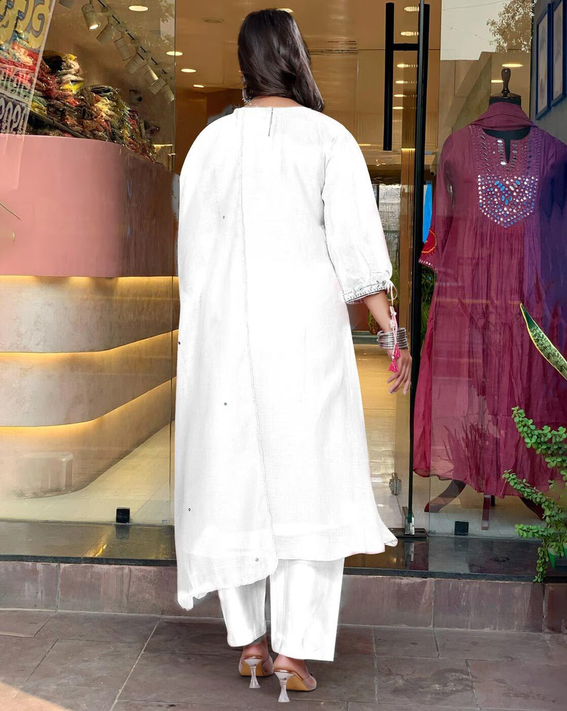 Off White Kurta Pant Set With Heavy Thread Embroidery Work