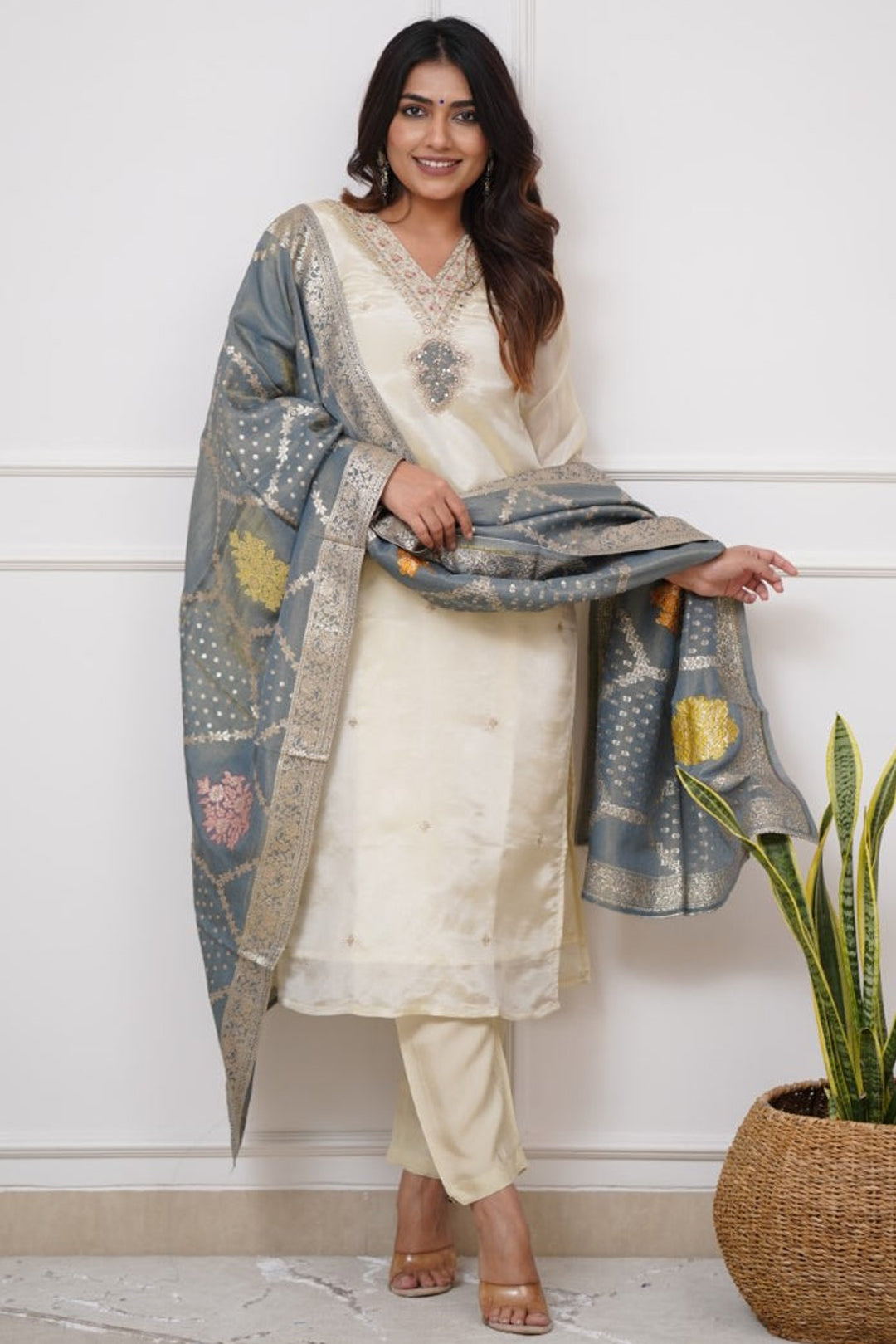 Off White Kurta Pant Set with Heavy Thread Embroidery Work With Jacquard Dupatta