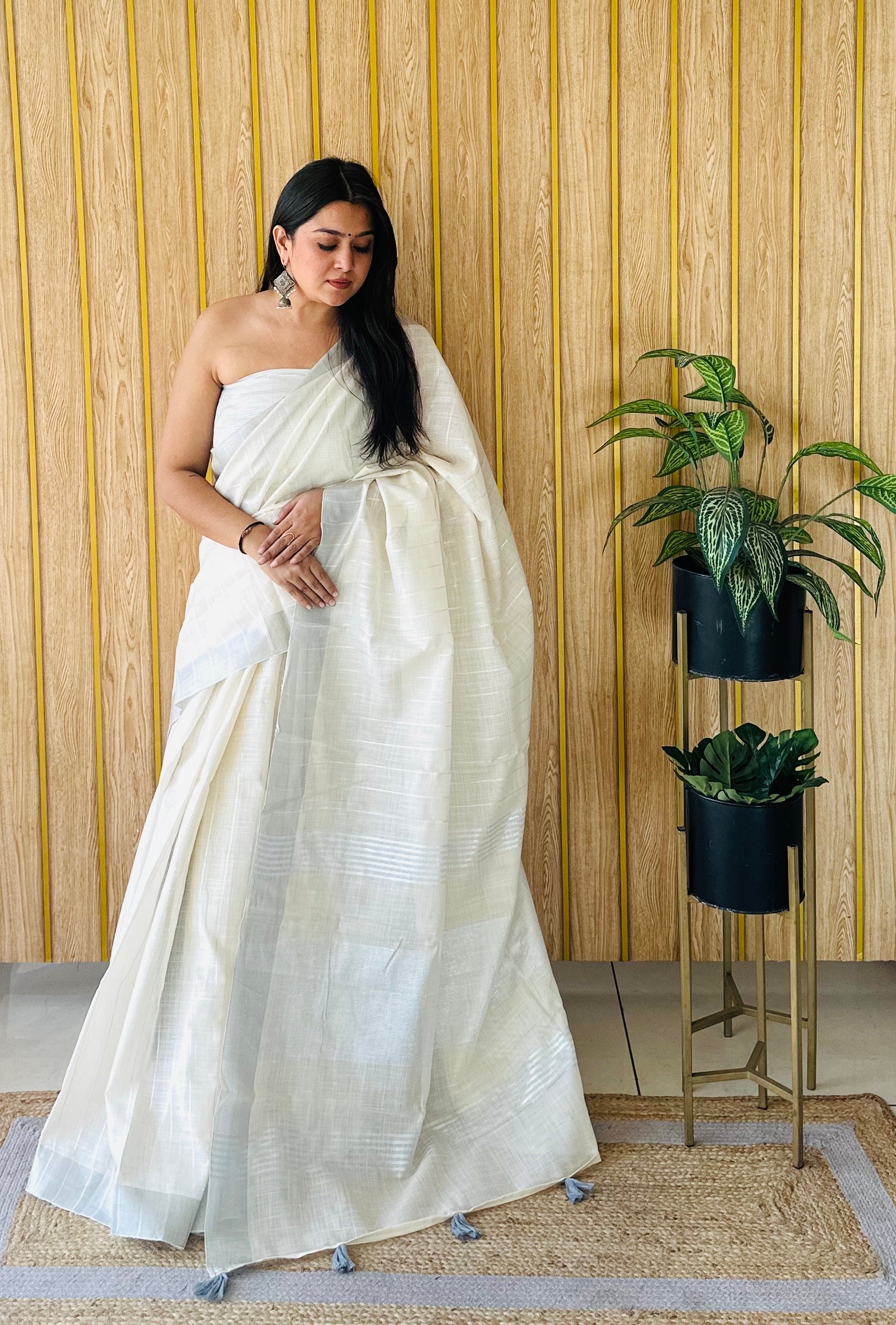 Off White Linen Partywear Woven Saree For Sophisticated Rich Looks