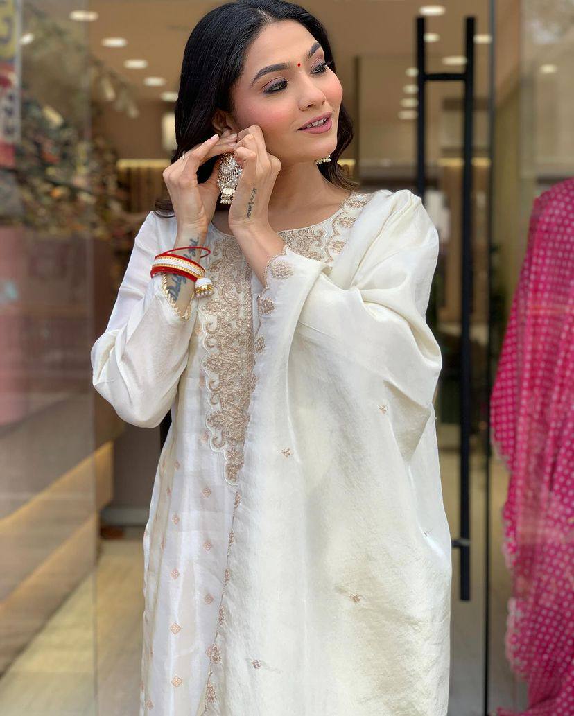 Off White Pure Viscose Jacquard Kurta Pant Set With Embroidery Work