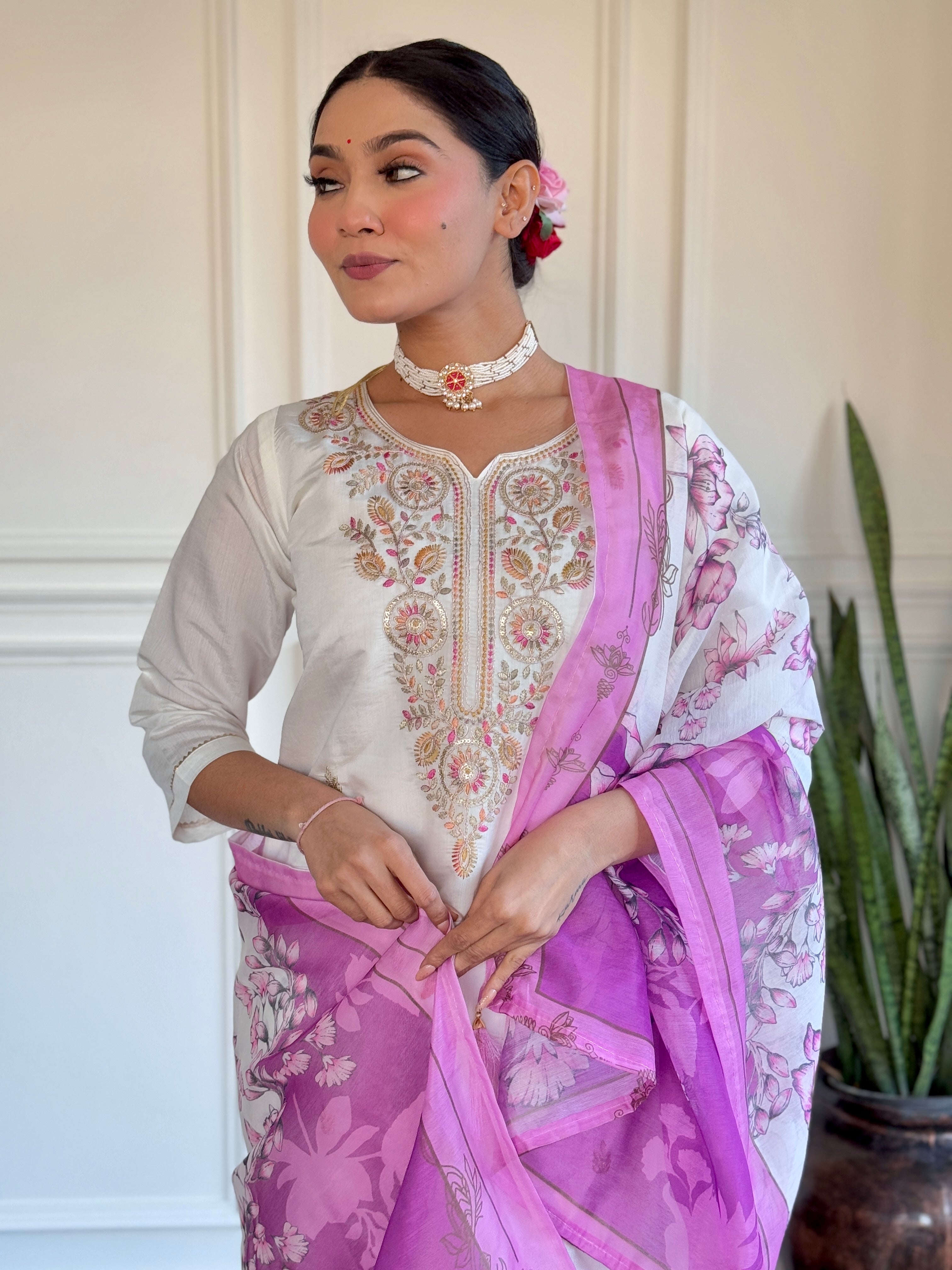 Off White Viscose Chanderi Kurta Pant With Heavy Thread Embroidery