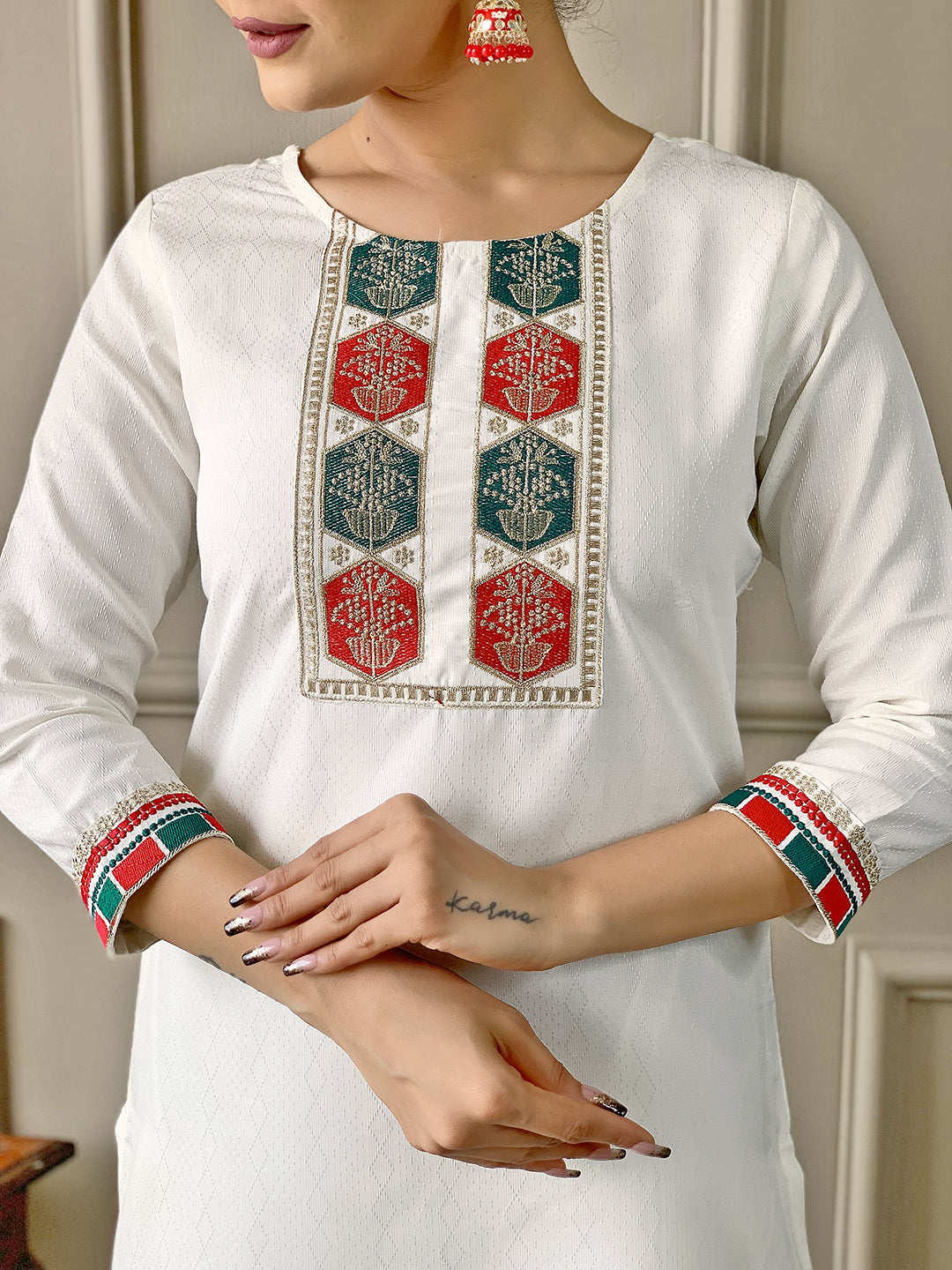 Off White Viscose Elegant Kurta Pant Set With Embroidery Work