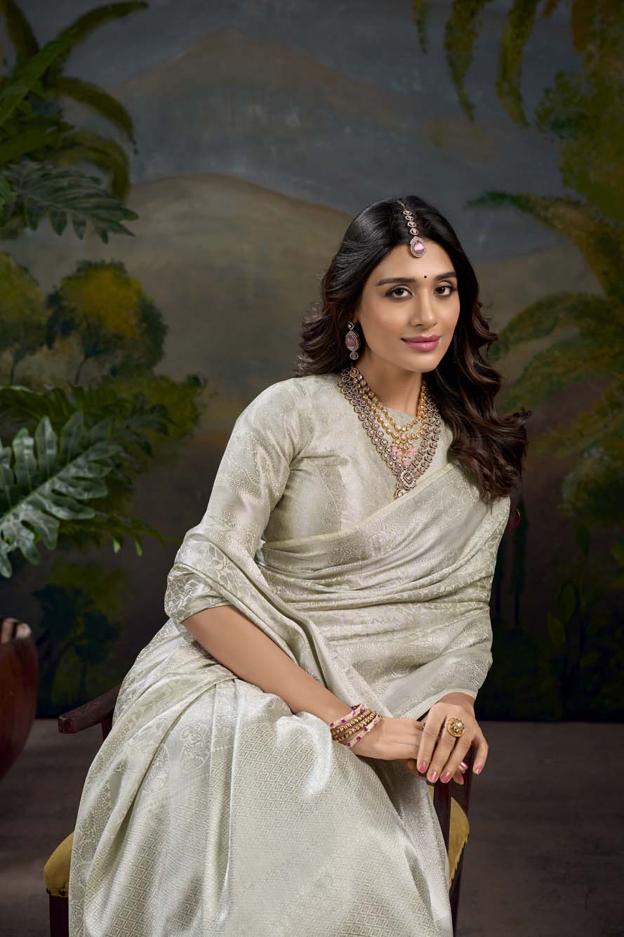 Off white Kanjivaram Saree with Stunning Zari Work