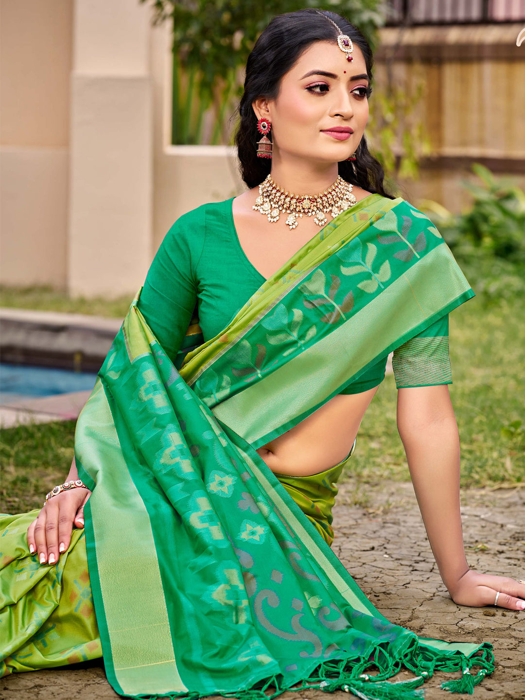Parrot Green Pochampalli Silk Woven Designer Ethnic Partywear Saree
