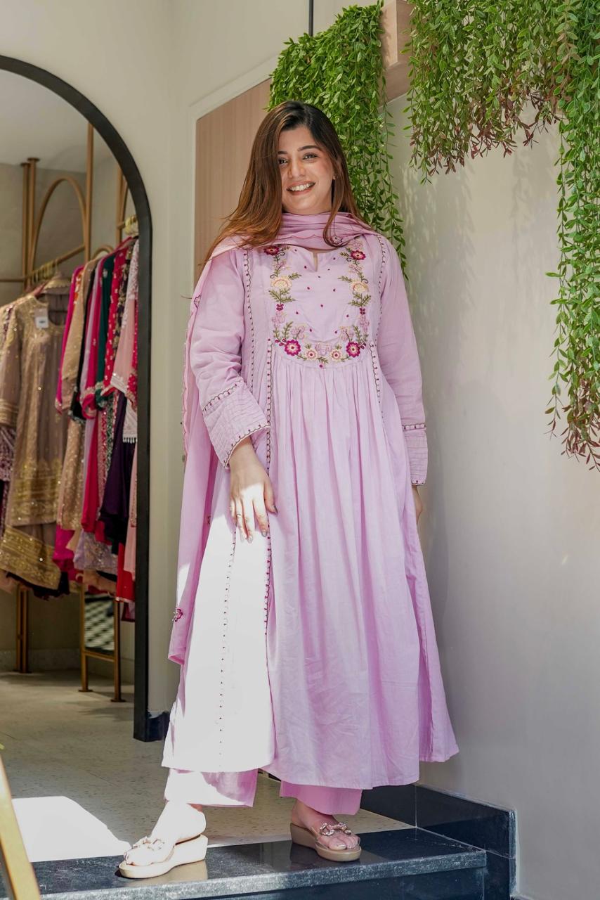 Pink Chanderi Silk Kurta Pant Set With Heavy Thread Embroidery Work
