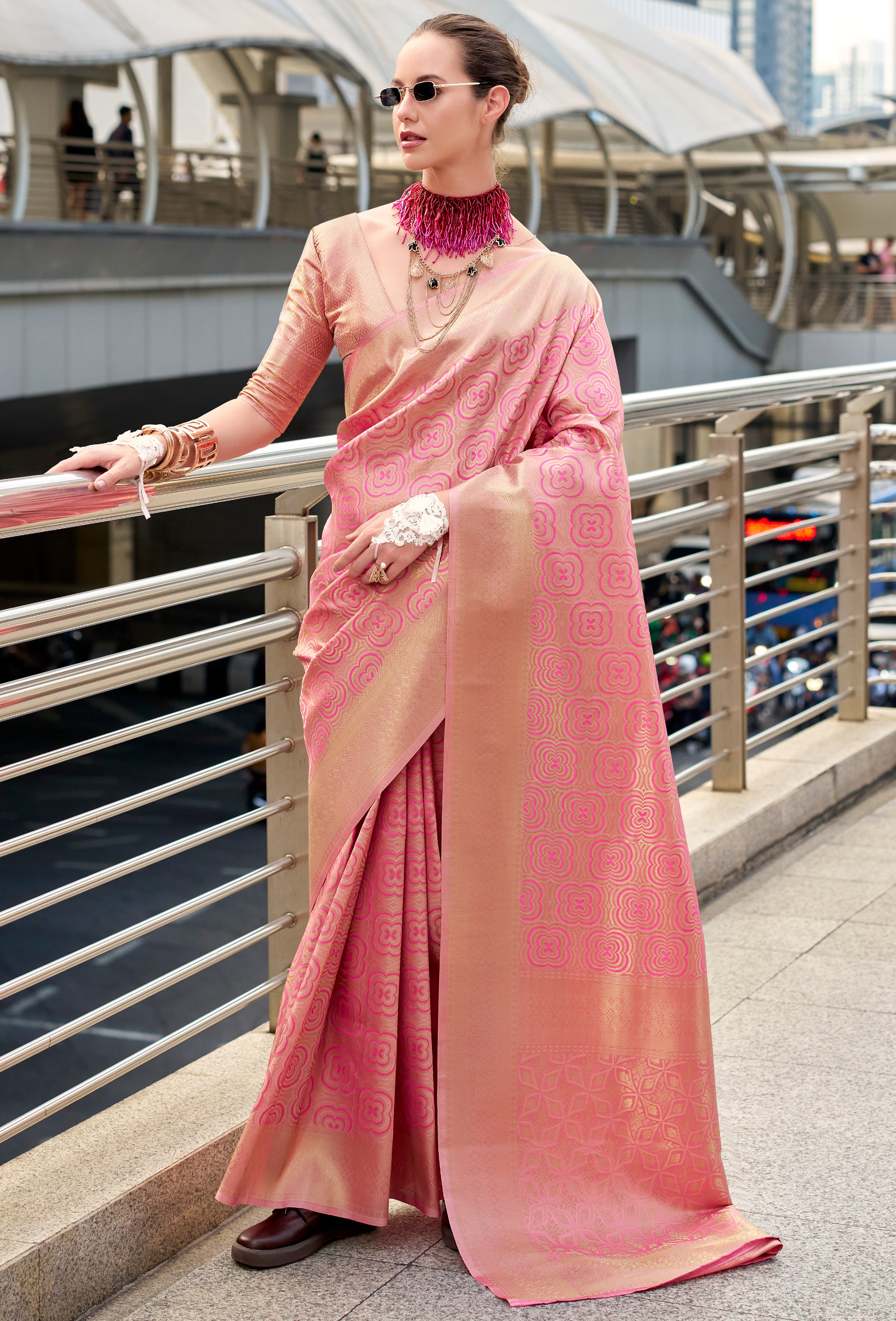 Pink Handloom Silk Saree With Jacquard Woven Work
