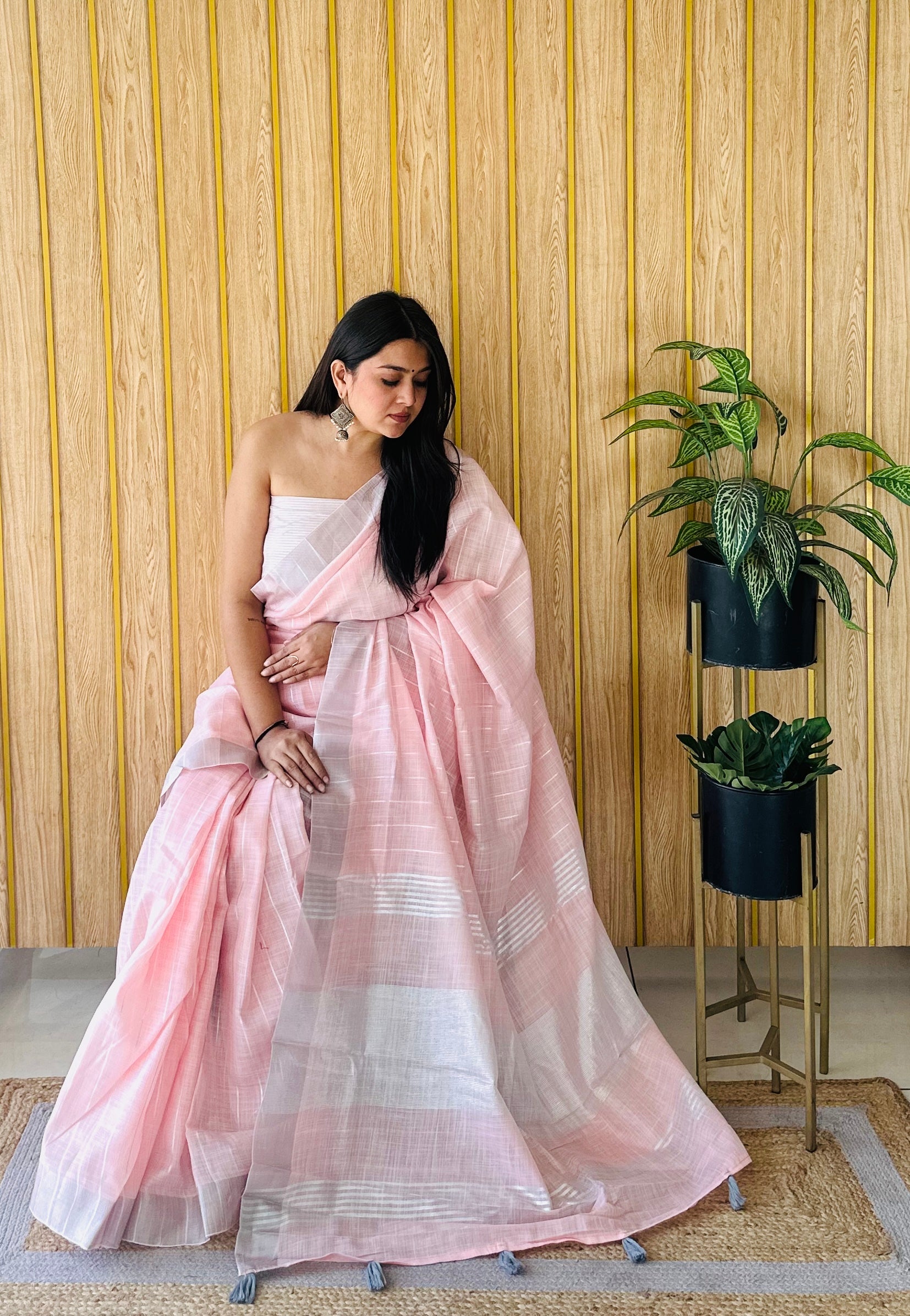 Pink Linen Partywear Woven Saree For Sophisticated Rich Looks