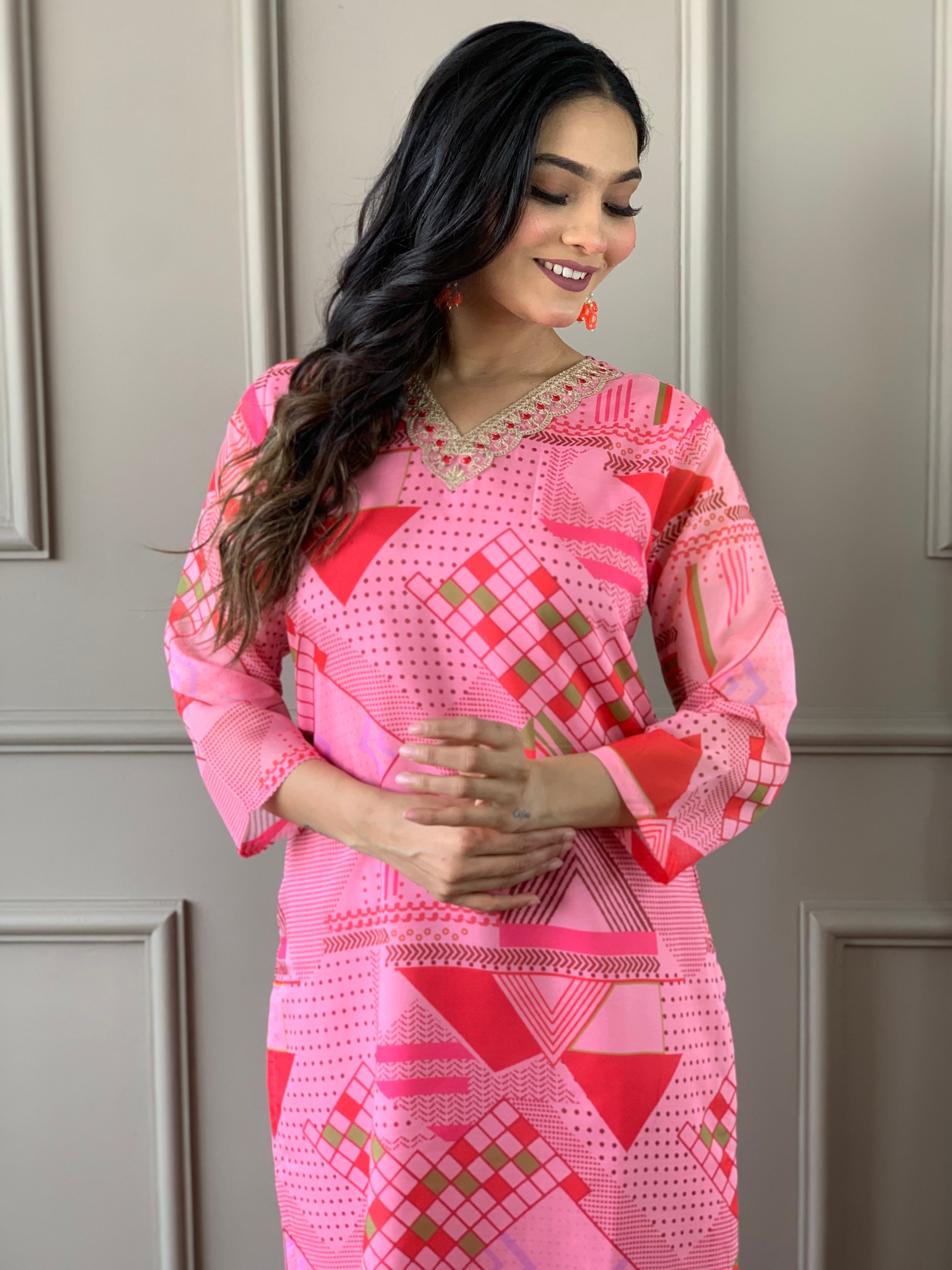 Pink Viscose Chanderi Kurta Pant Set with Printed With Thread Embroidery Work on Neck