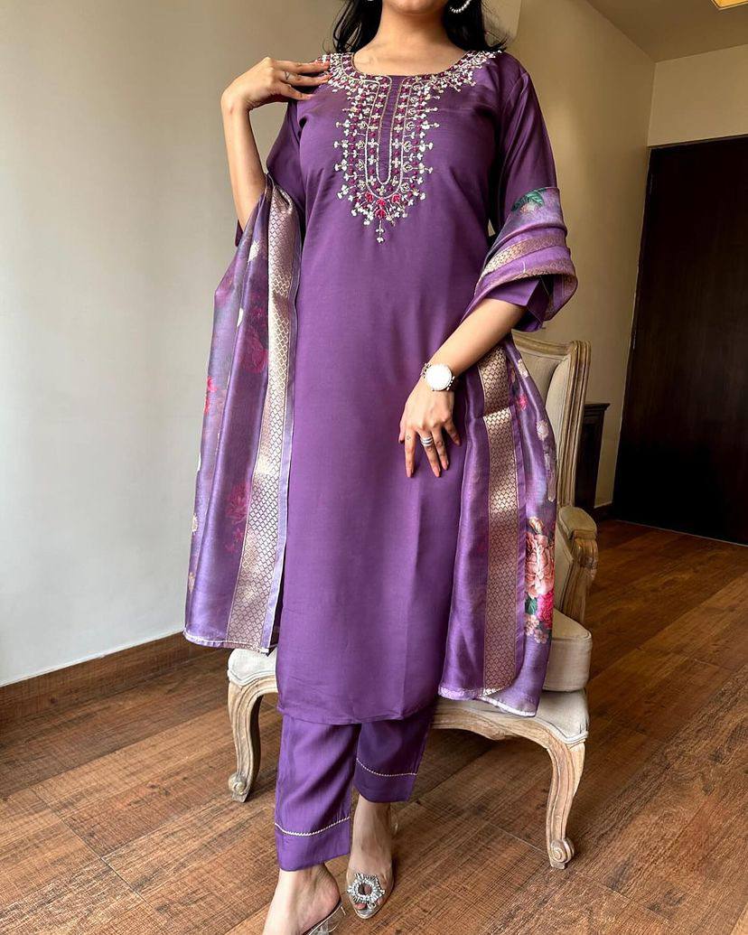 Purple Kurta Pant Set with Thread Embroidery Work With Printed Dupatta