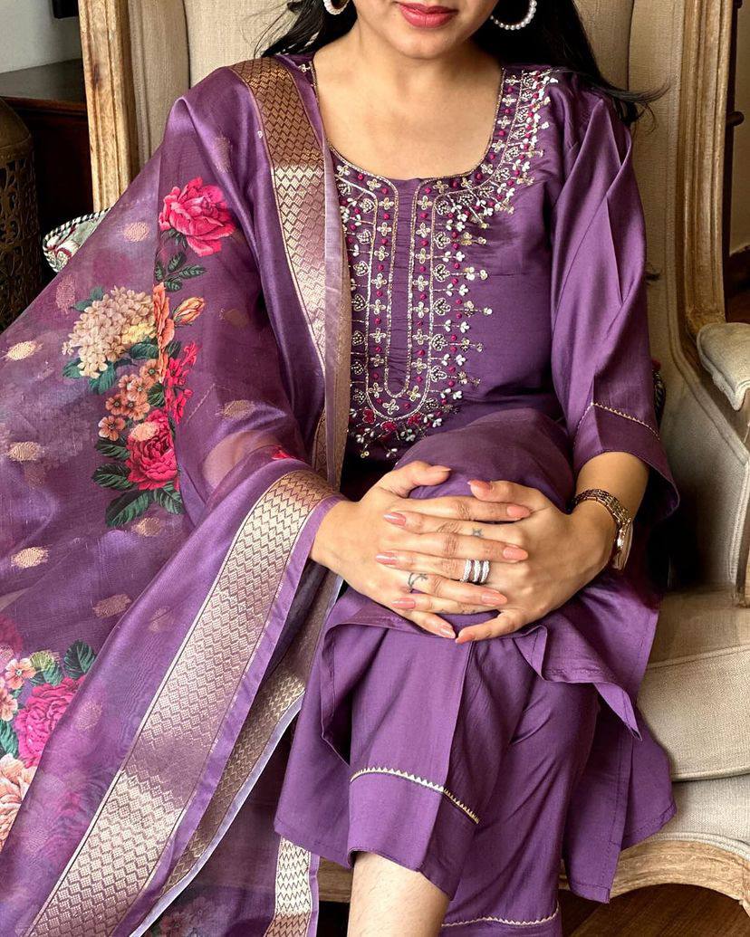 Purple Kurta Pant Set with Thread Embroidery Work With Printed Dupatta