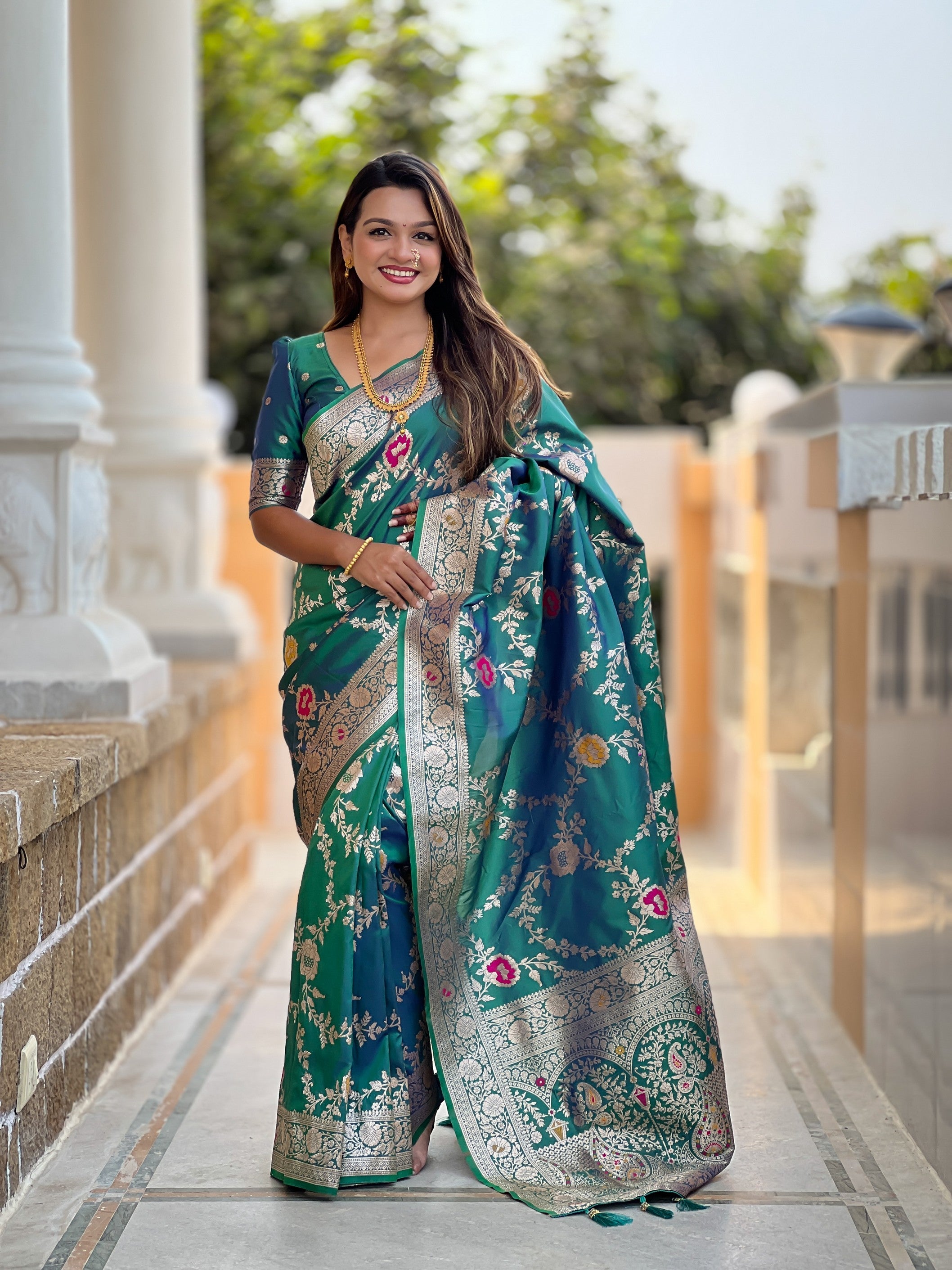 Rama Banarasi Silk Saree With Traditional Woven Meenakari Designer Traditional Looks