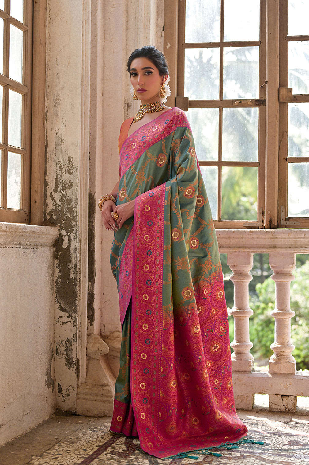 Rama Banarasi Silk Saree with Floral Jal and Contrast Pallu
