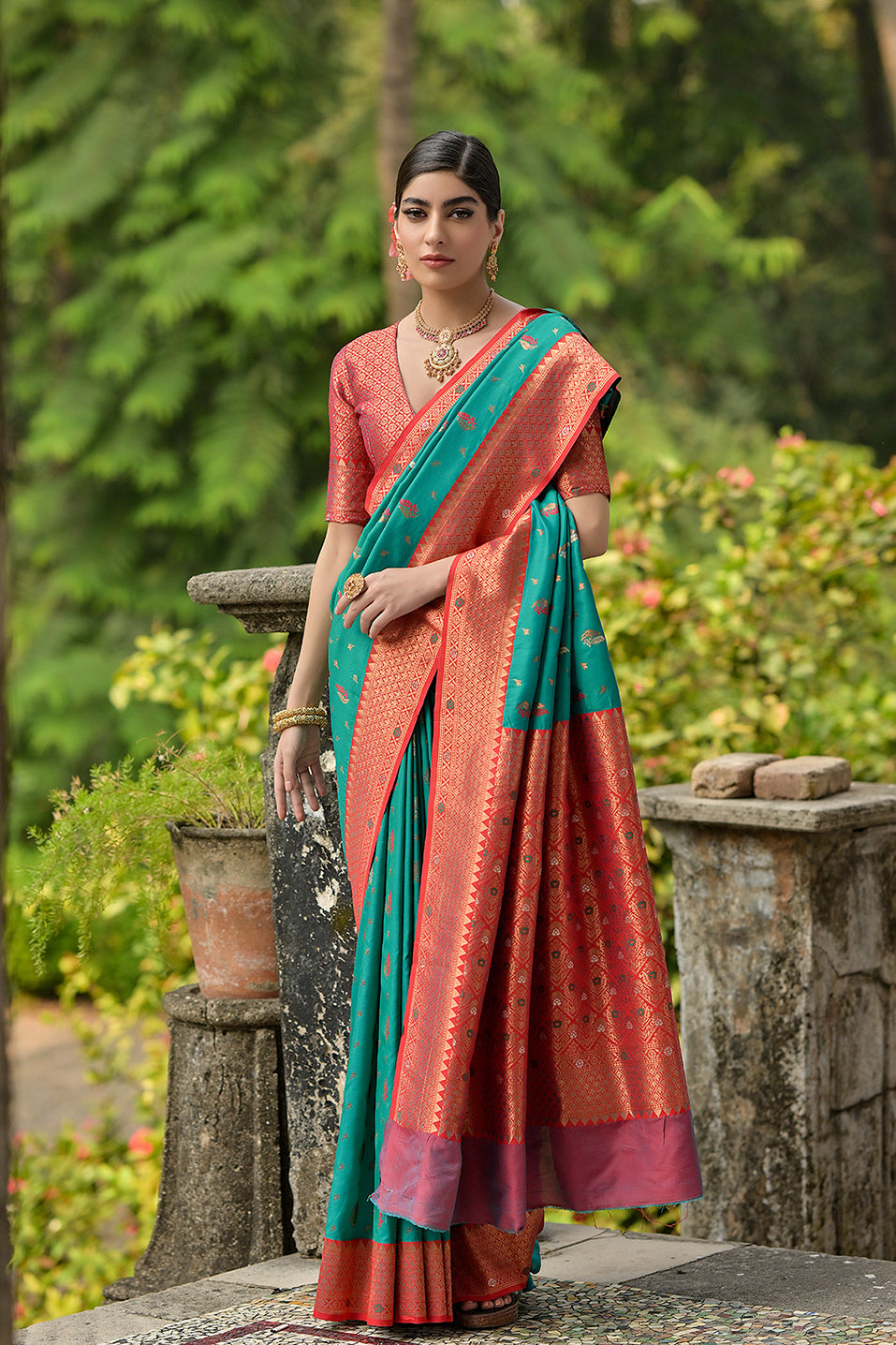 Rama Banarasi Silk Saree with Leaf Design and Contrast Pallu