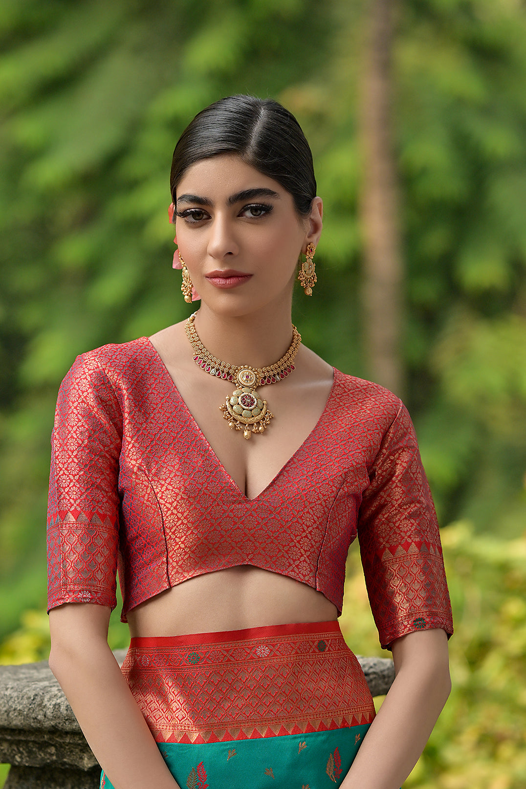 Rama Banarasi Silk Saree with Leaf Design and Contrast Pallu