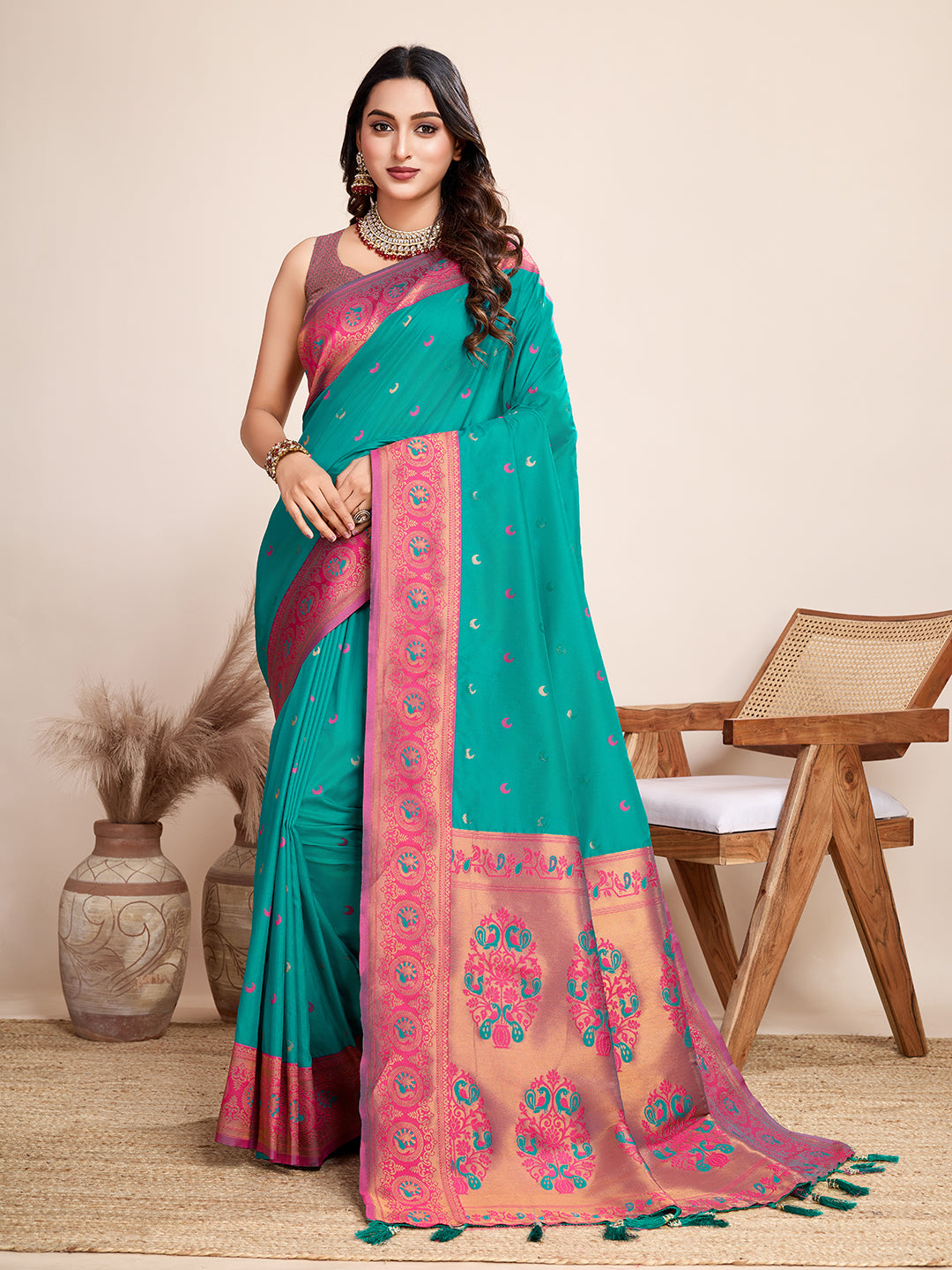 Rama Heavy Woven Designer Jacquard Silk Saree For Traditonal Looks