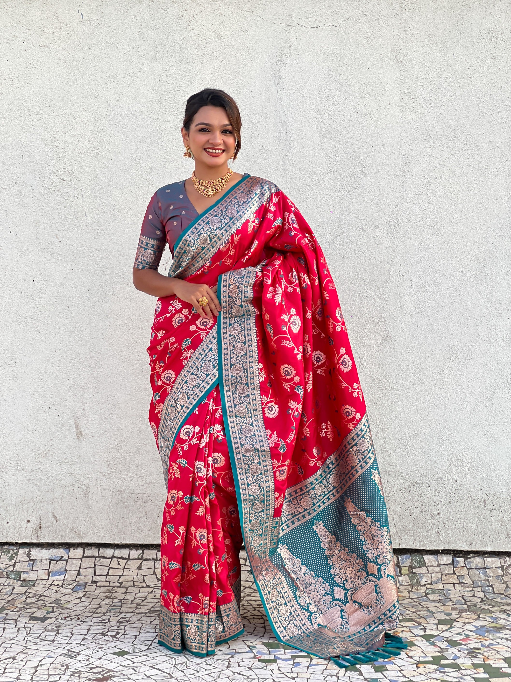 Red Banarasi Silk Weaving Meenakari Designer Heavy Looks Saree