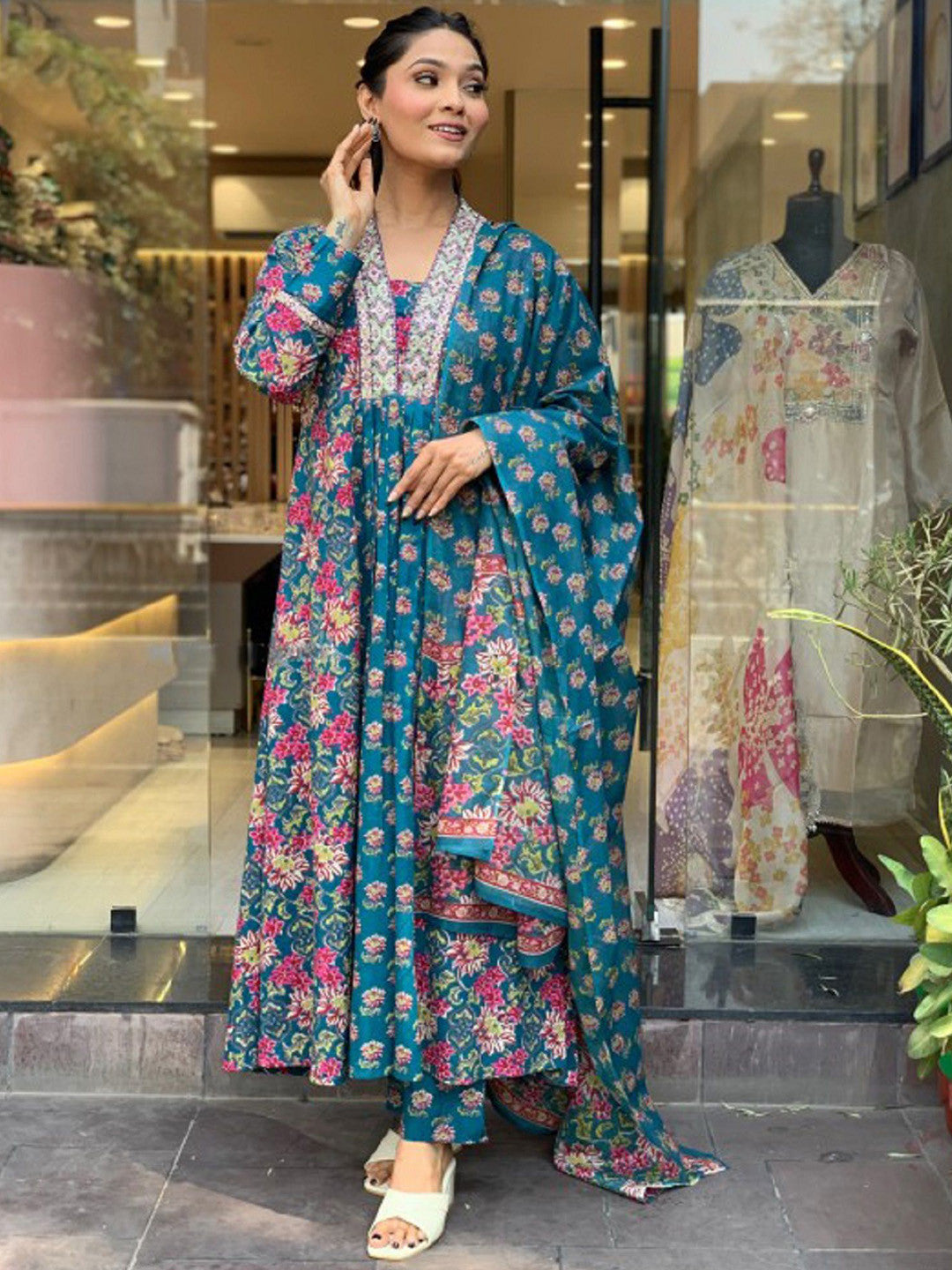 Teal Cotton Kurta Pant Set With Print With Thread Embroidered On Neck