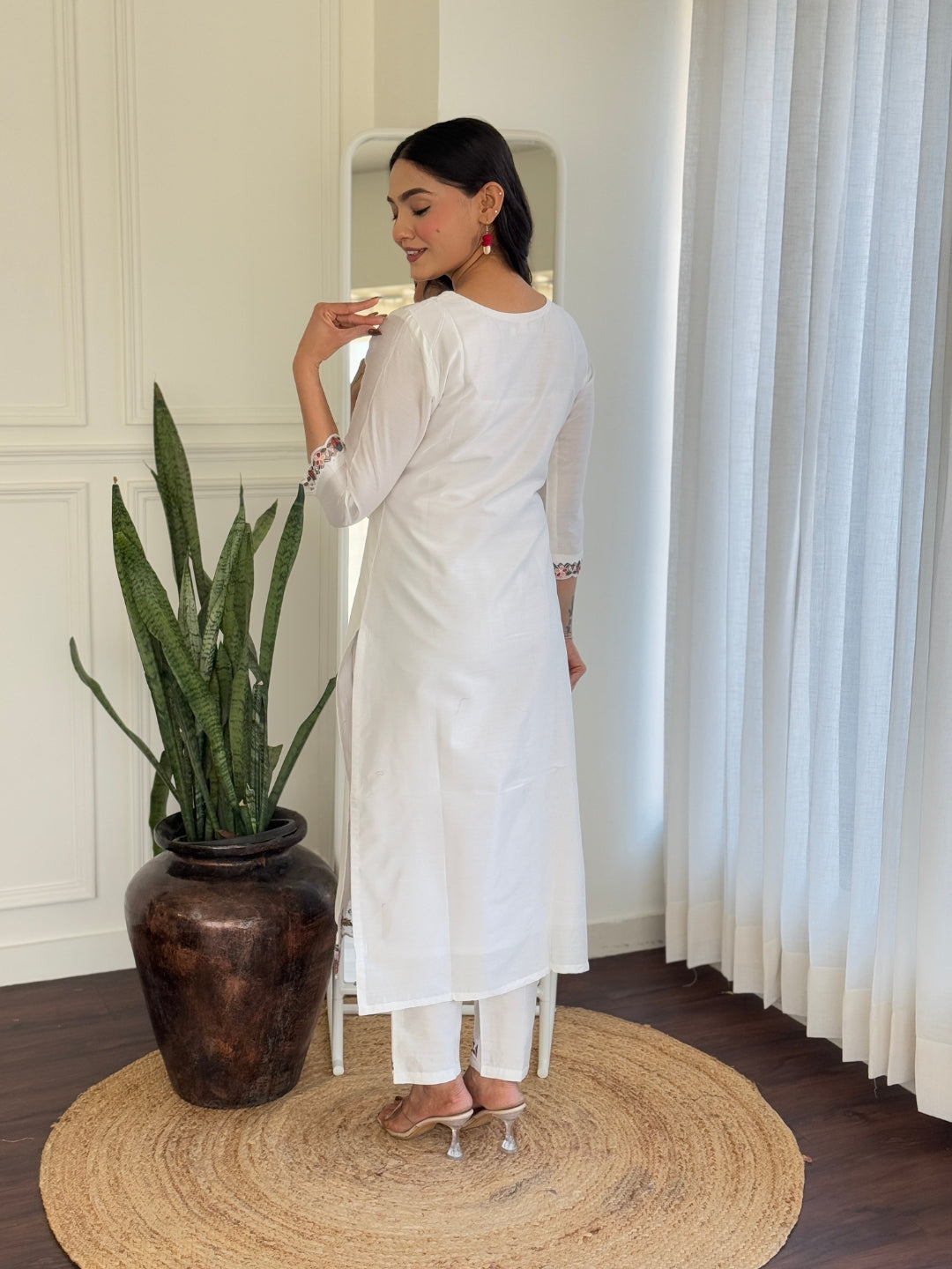 White Bsy Viscose Elegant Kurta Pant Set With Thread Work