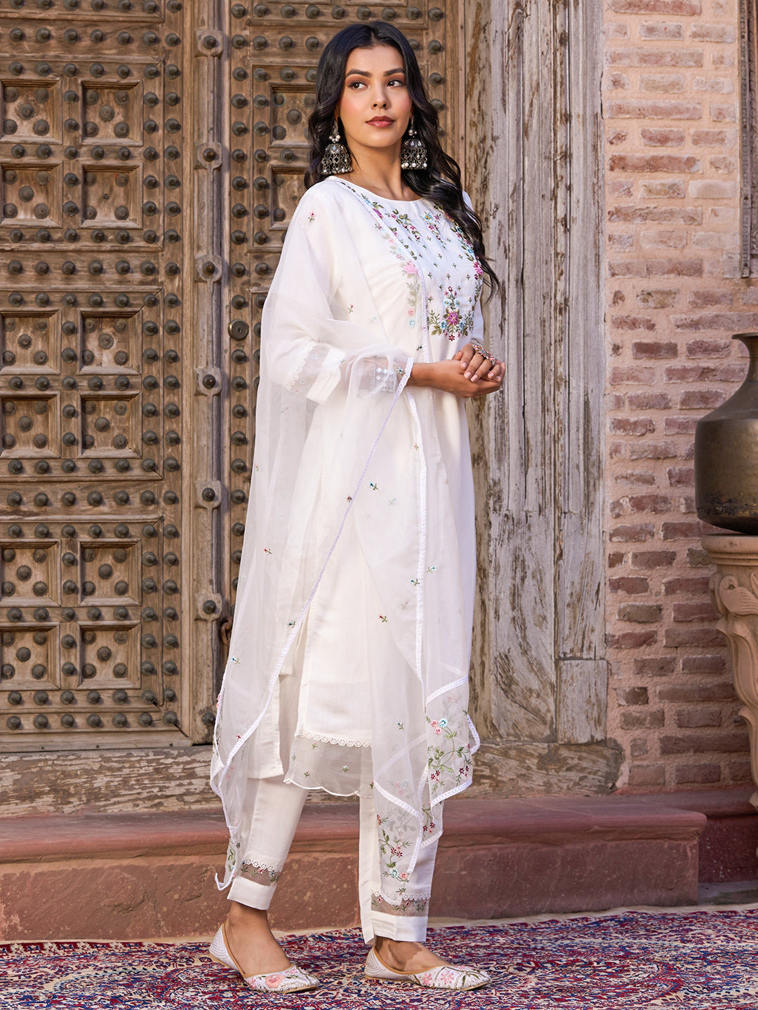White Chanderi Elegant Kurta Pant Set With Embroidery Work