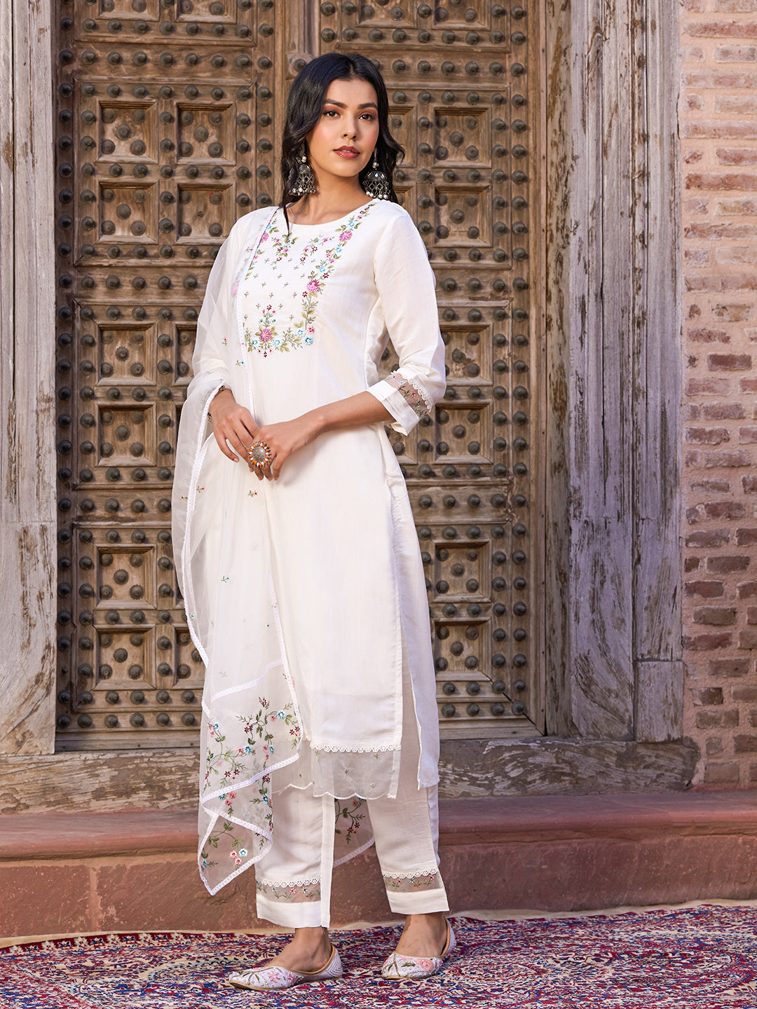 White Chanderi Elegant Kurta Pant Set With Embroidery Work