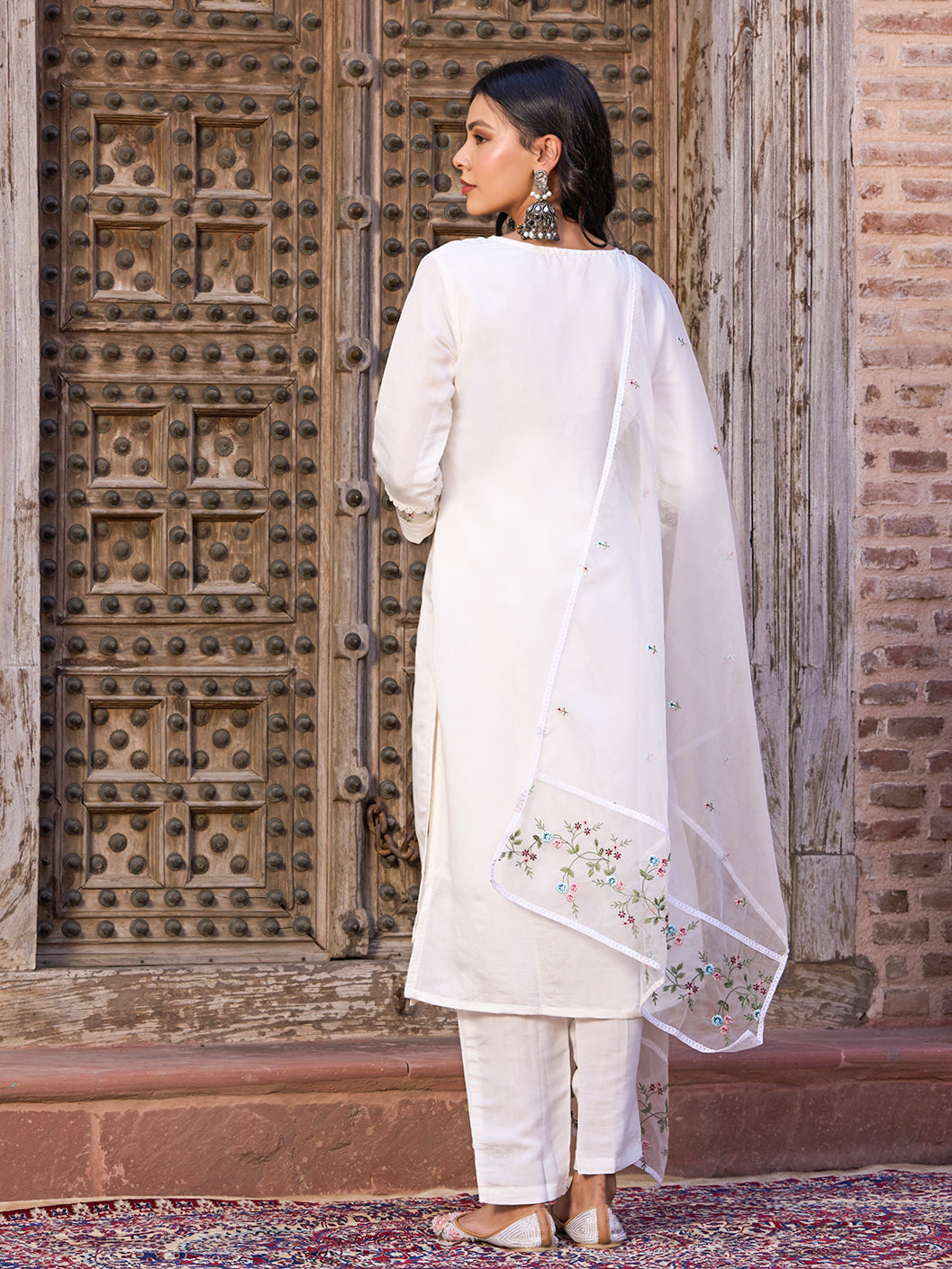 White Chanderi Elegant Kurta Pant Set With Embroidery Work