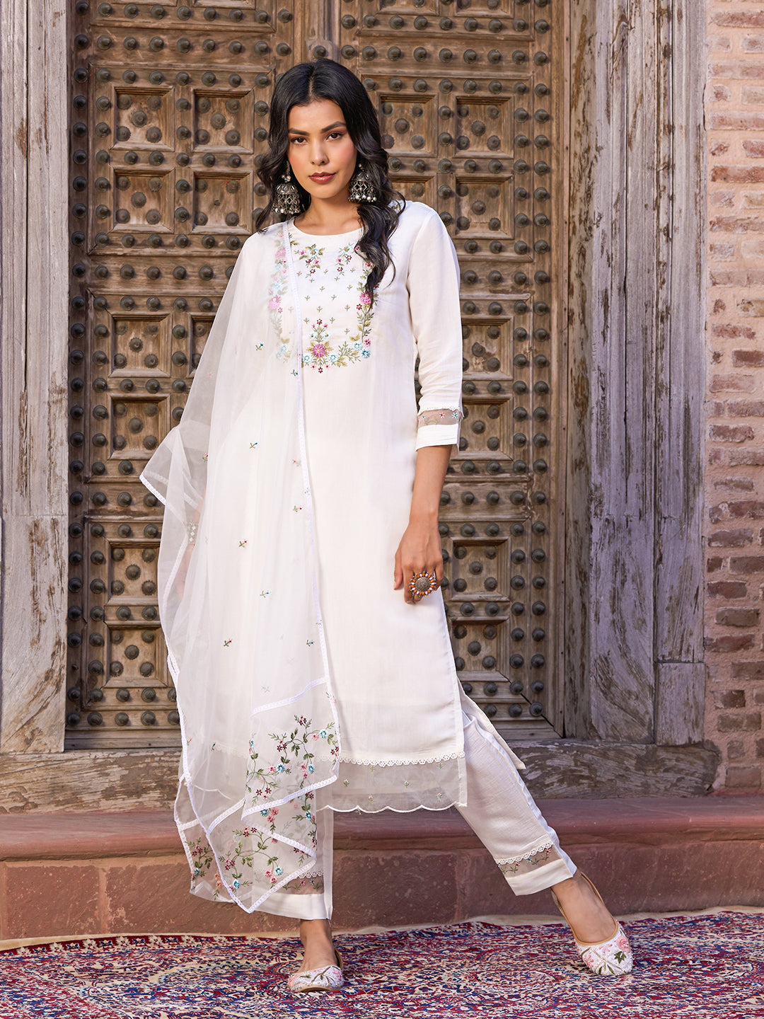 White Chanderi Elegant Kurta Pant Set With Embroidery Work