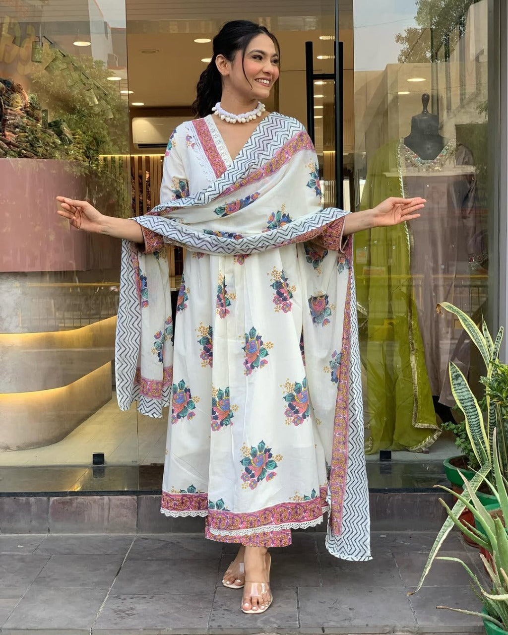 White Cotton Kurta Pant Set With Print With Heavy Thread Embroidered Work