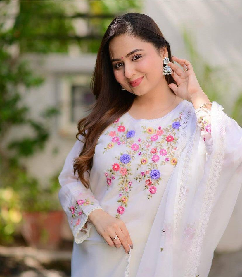 White Kurta Pant Set With Heavy Thread Embroidery With Sequins Work
