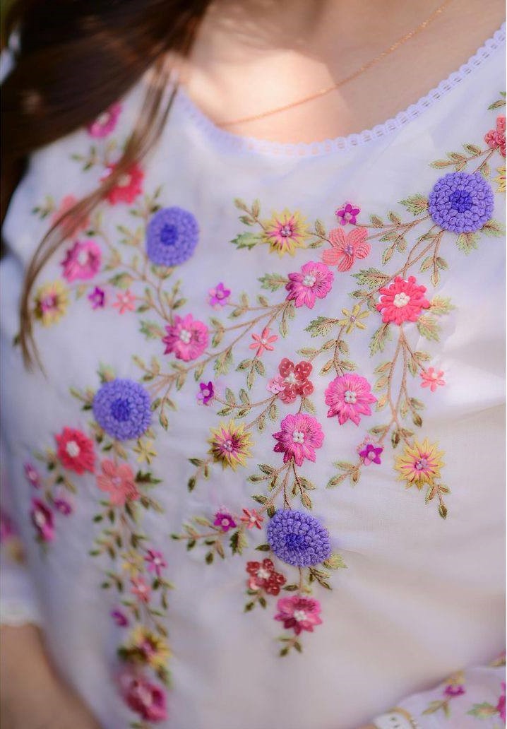 White Kurta Pant Set With Heavy Thread Embroidery With Sequins Work