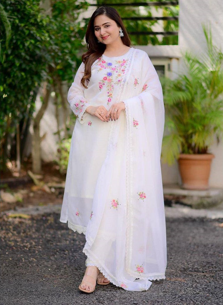 White Kurta Pant Set With Heavy Thread Embroidery With Sequins Work