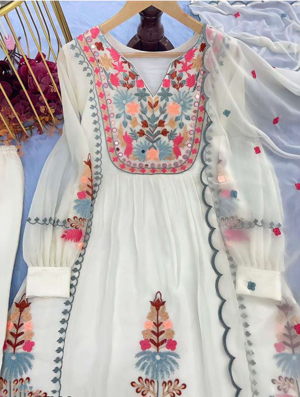 White Kurta Pant Set with Thread Embroidery Work