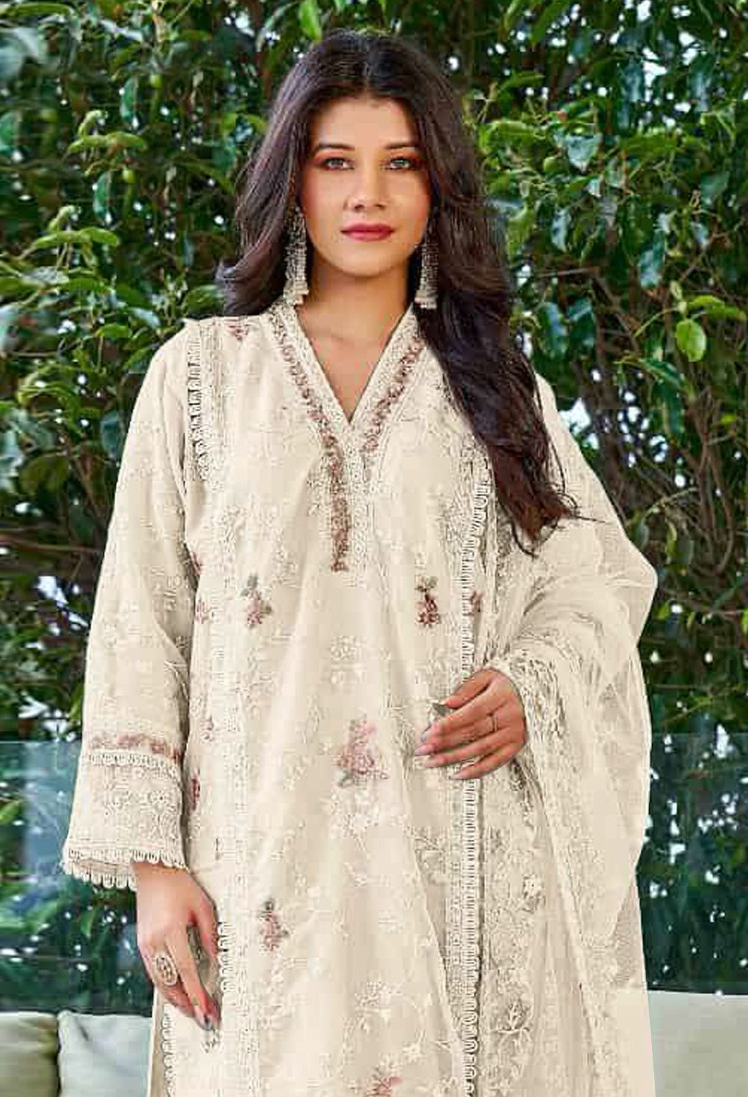 White Pakistani Salwar Suit With Heavy Embroidery Work