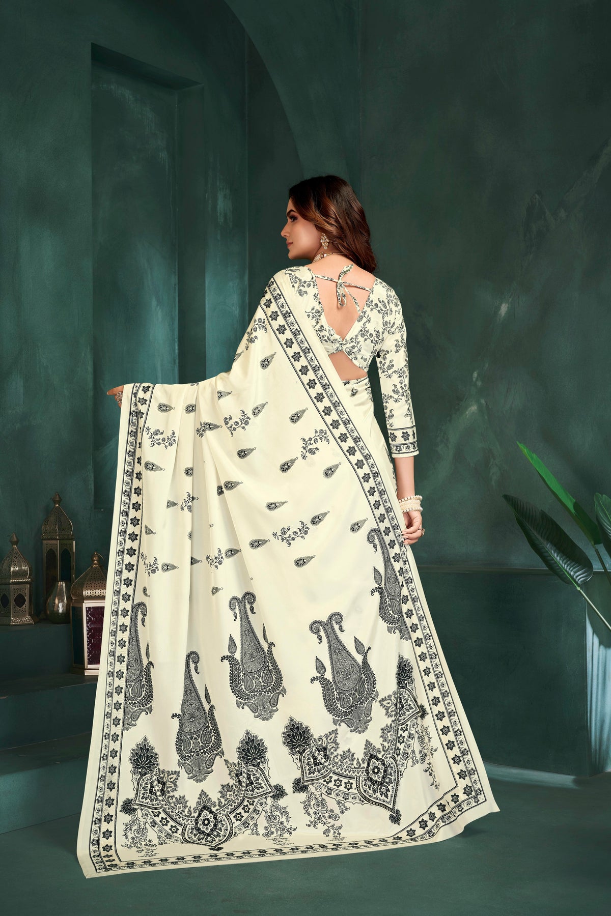 White Sophisticated Position Digital Foil Printed Crepe Silk Saree