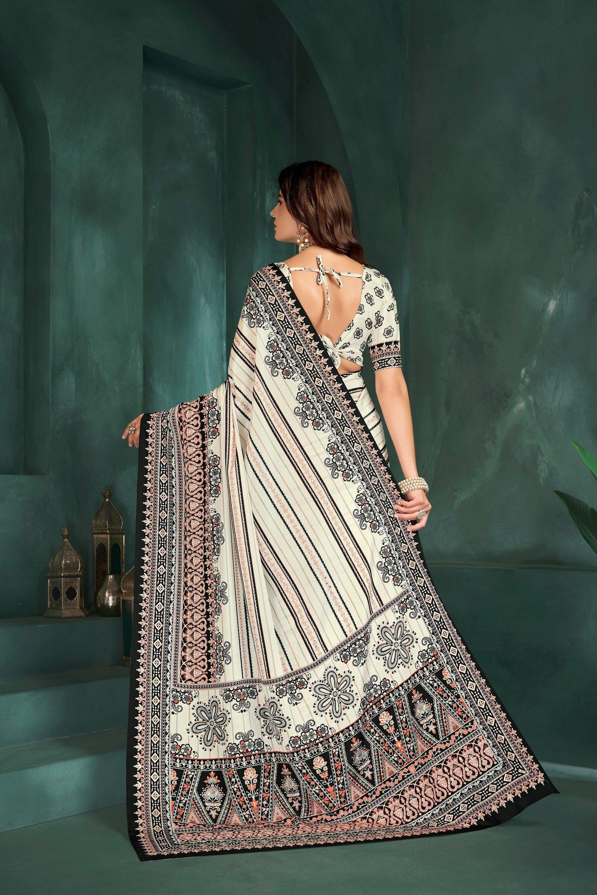 White Sophisticated Position Digital Foil Printed Crepe Silk Saree