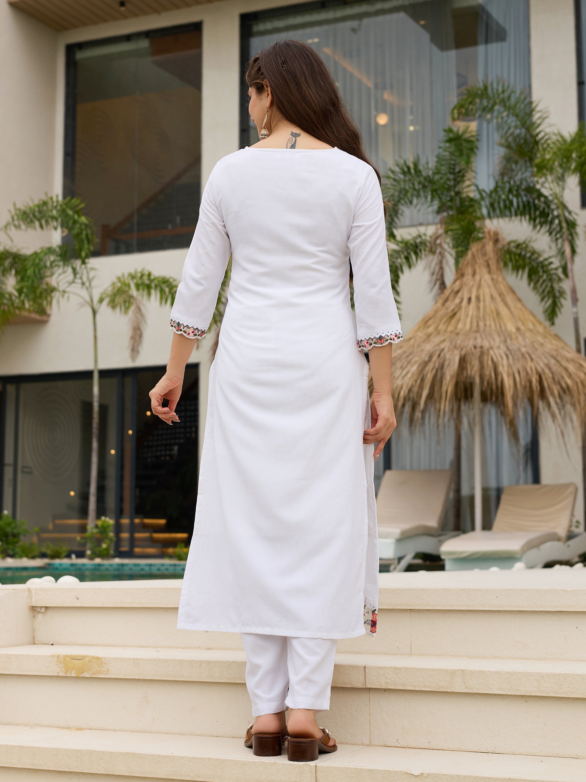 White Viscose Elegant Kurta Pant Set With Thread Work