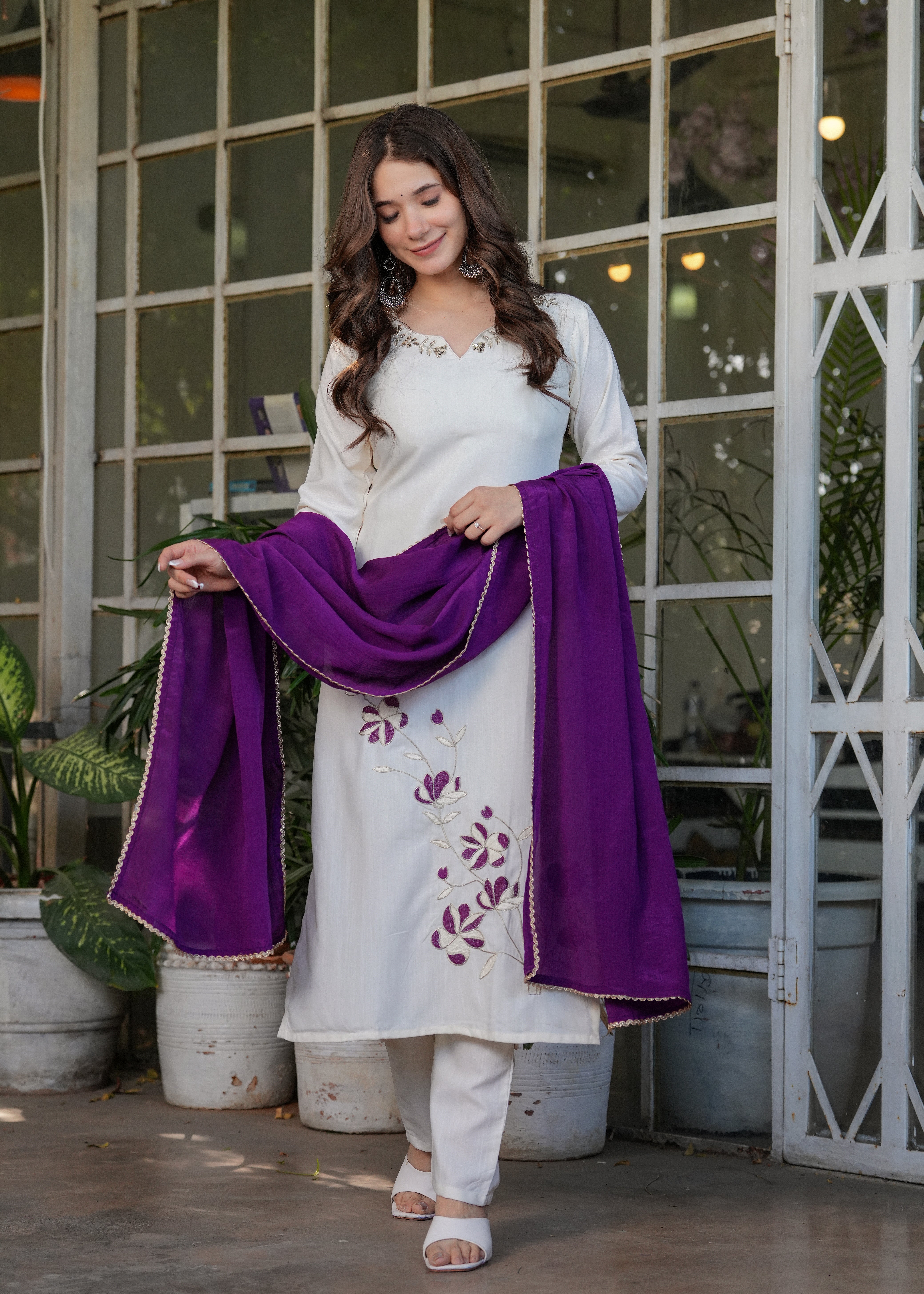 White Viscose Rayon Elegant Kurta Pant Set With Thread Work